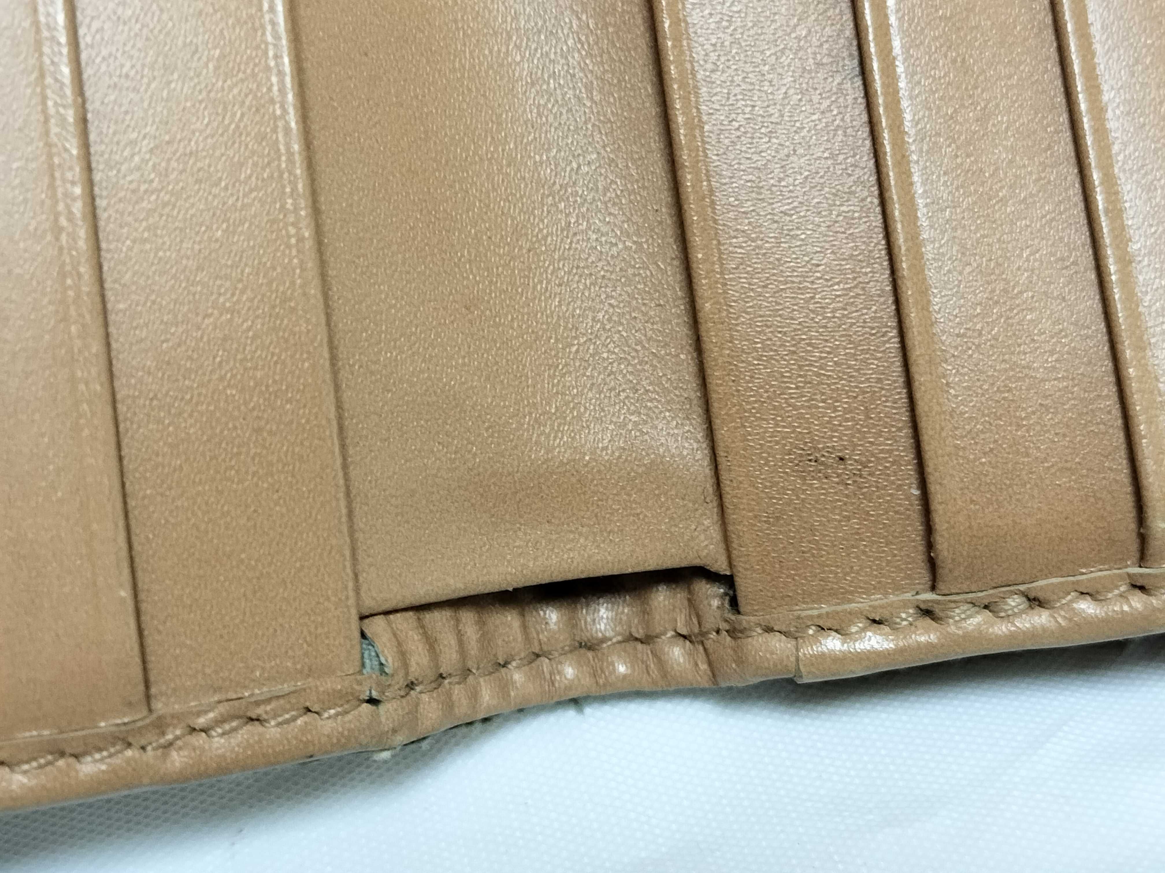 bi-fold wallet — view 13