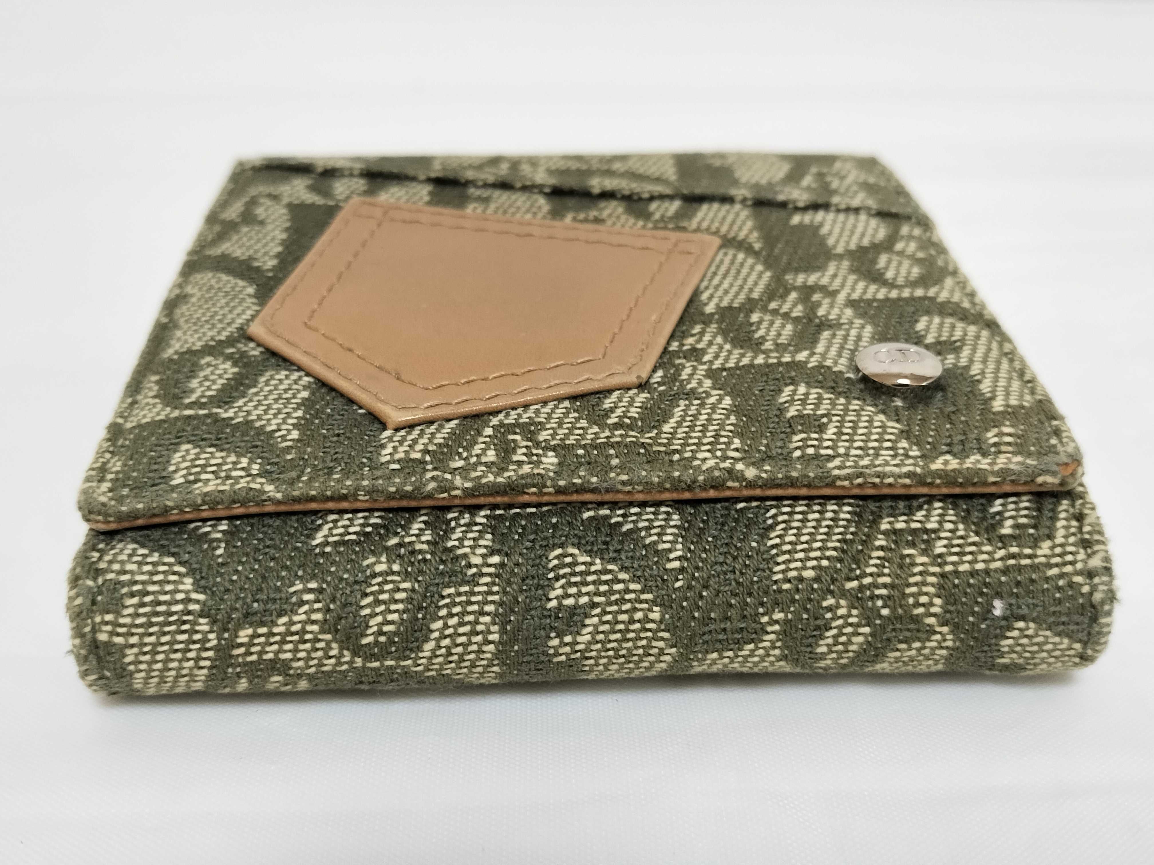 bi-fold wallet — view 3