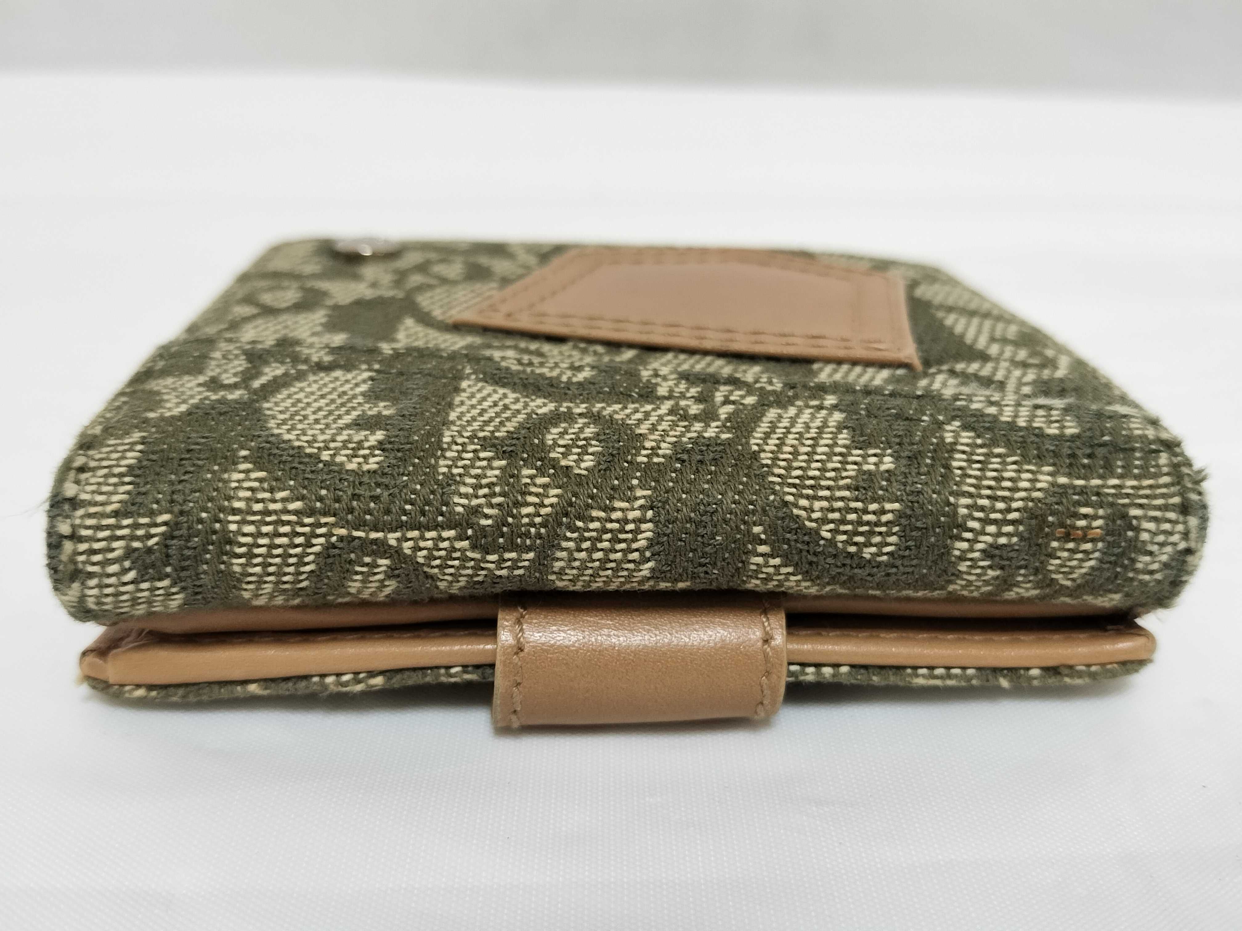 bi-fold wallet — view 6