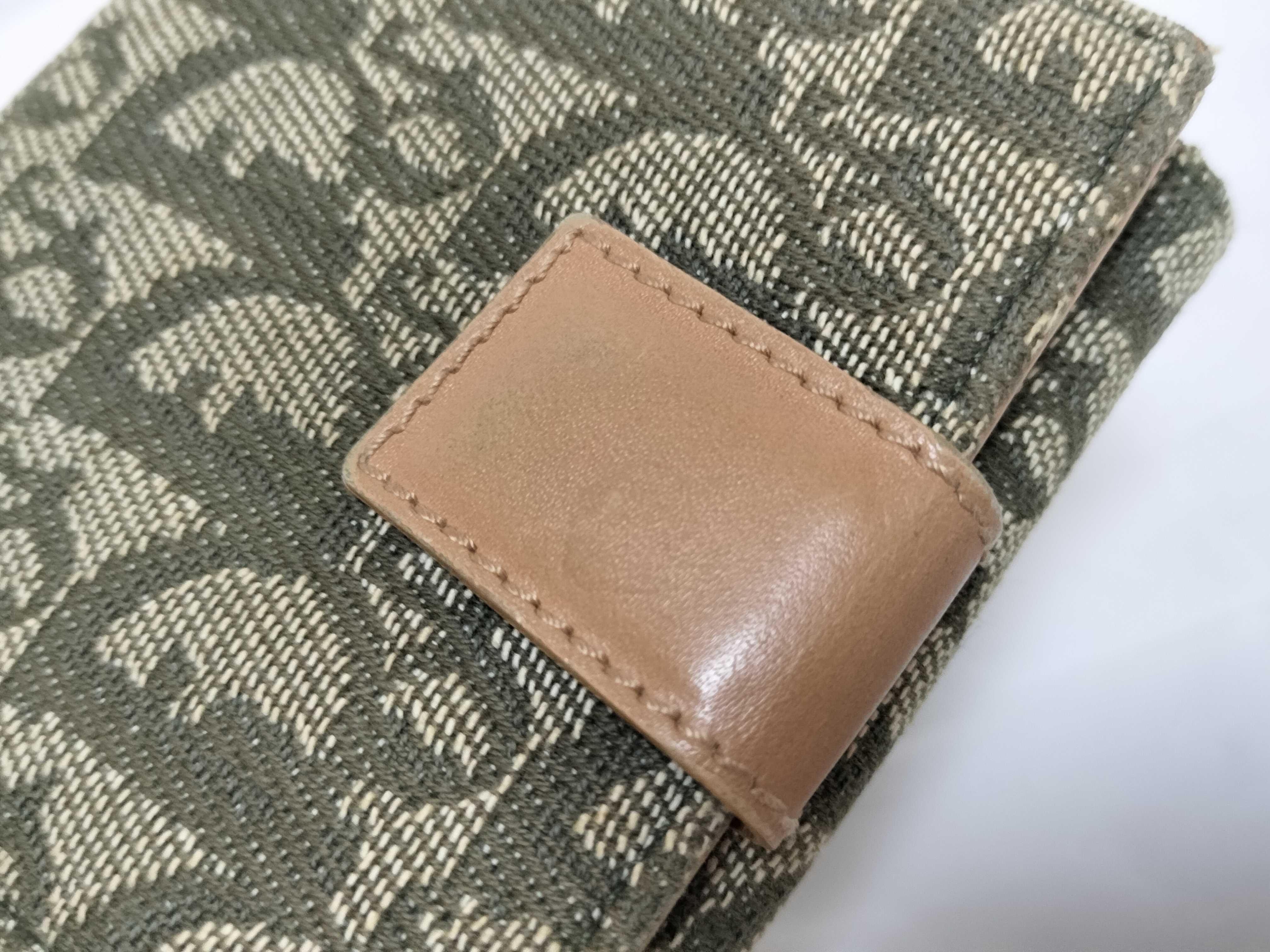 bi-fold wallet — view 7