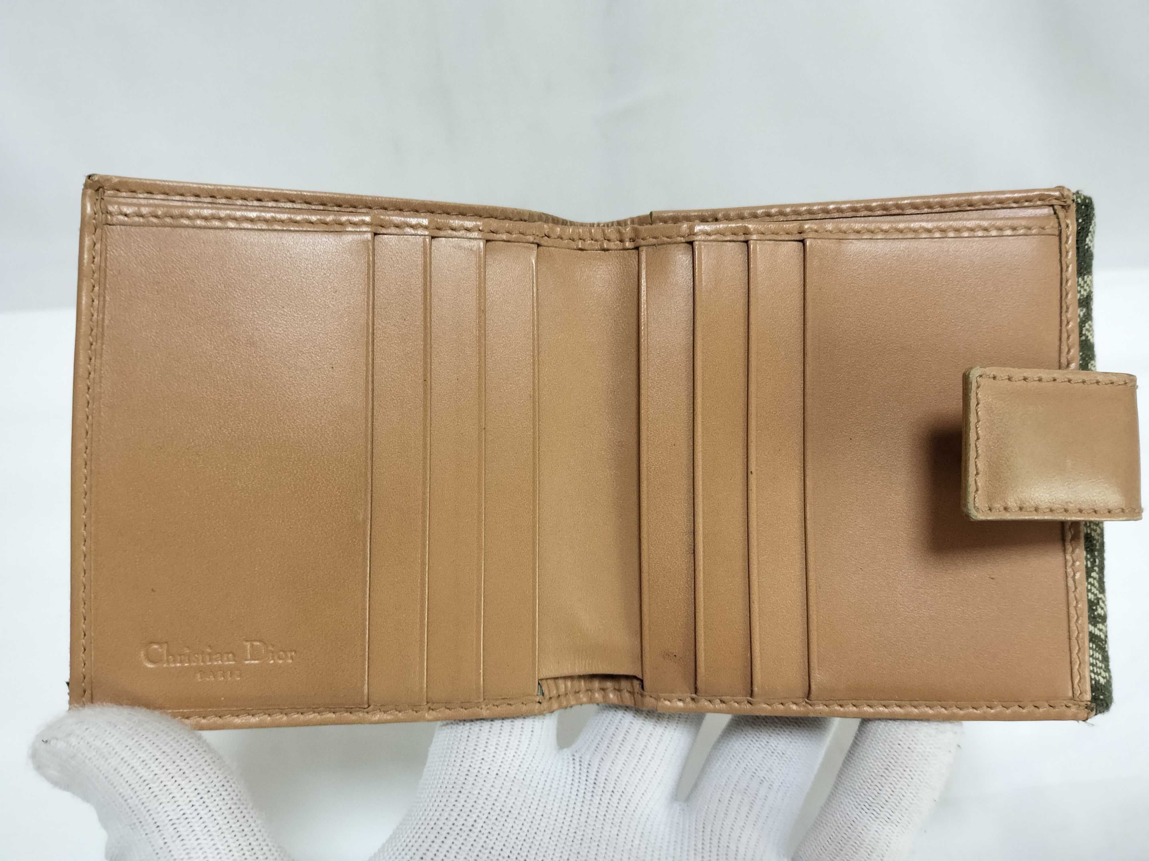 bi-fold wallet — view 10
