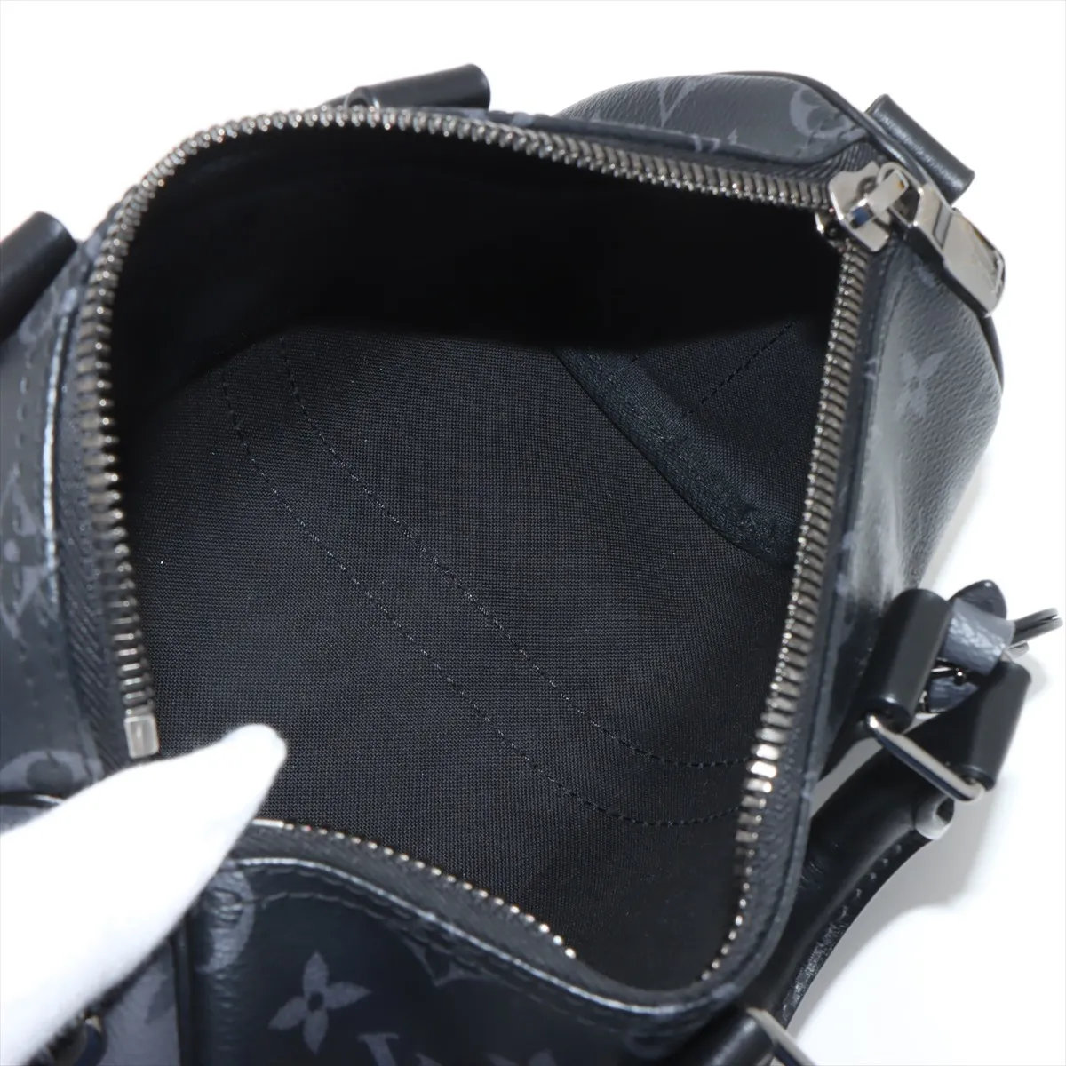 Monogram Eclipse Keepall Bandoulière 25 M46271 Black x Gray — view 8