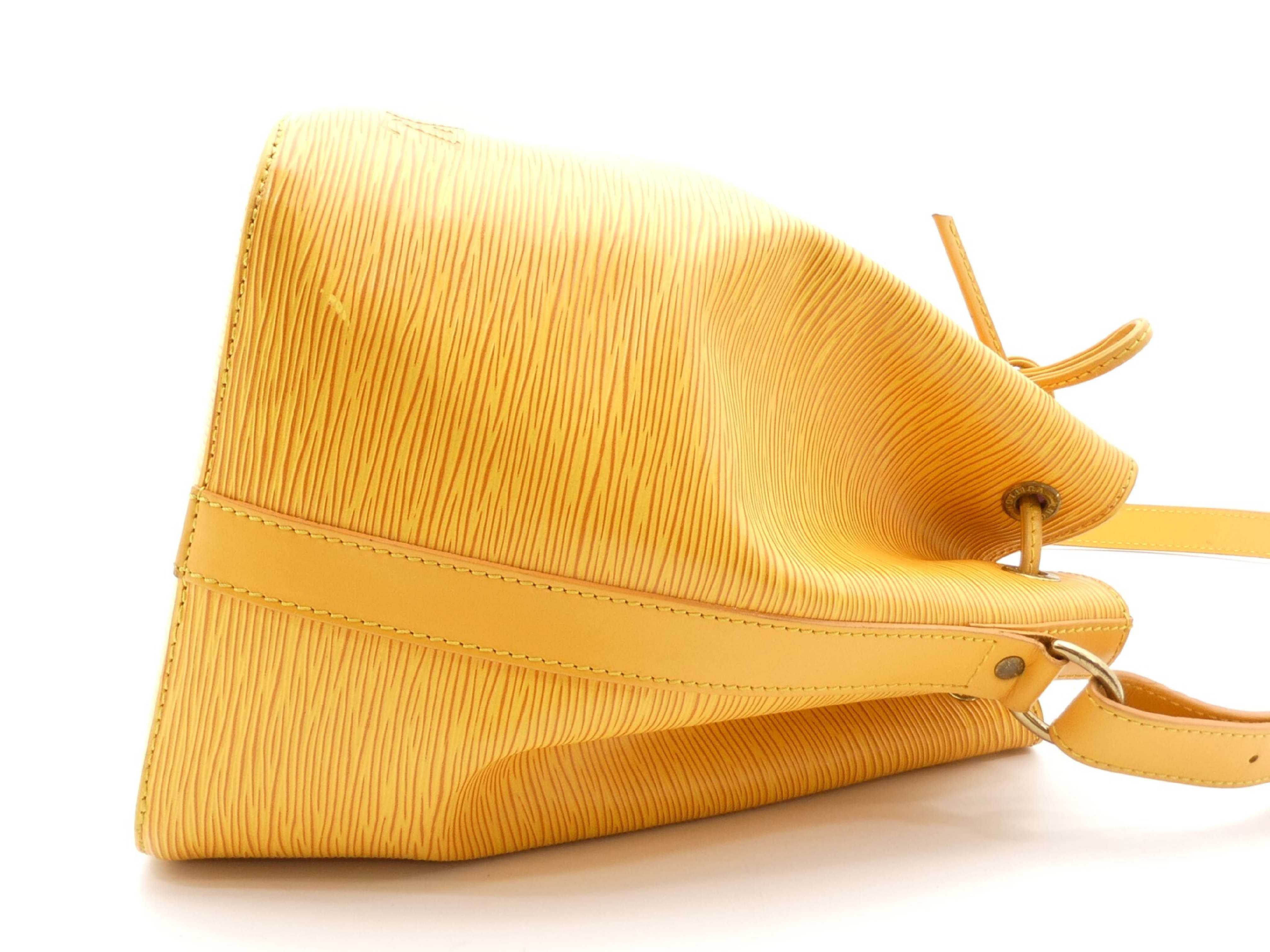 Epi Petit Noé Yellow Shoulder Bag — view 4