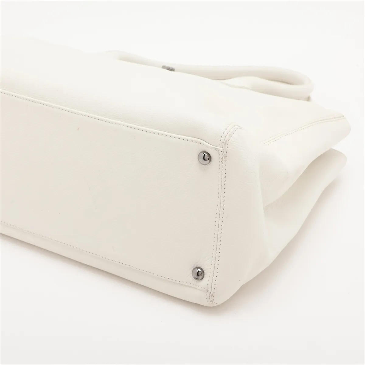 Executive Leather Tote Bag 2.55 White Silver Hardware 10751129 (Serial Number in the 10s) — view 3