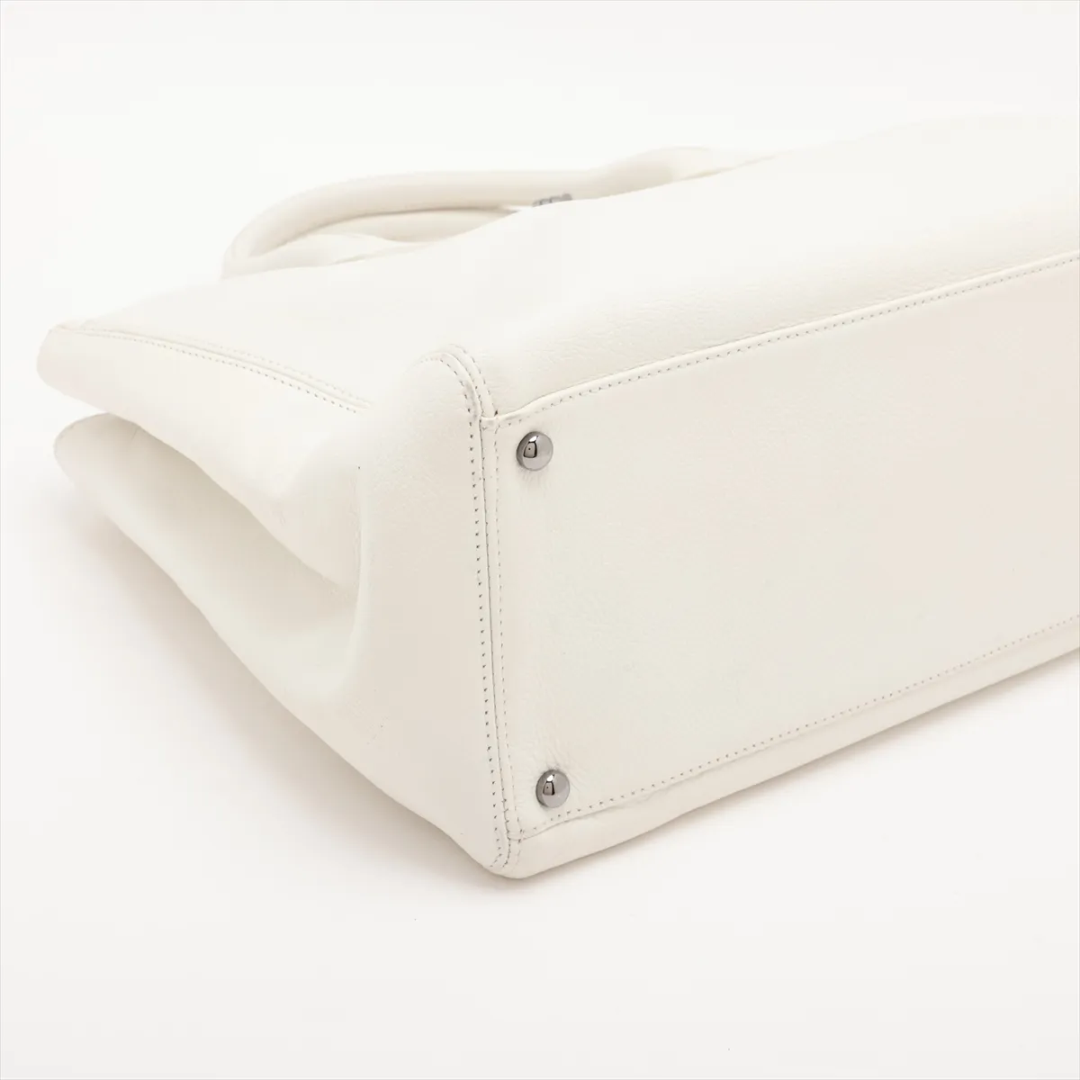 Executive Leather Tote Bag 2.55 White Silver Hardware 10751129 (Serial Number in the 10s) — view 4