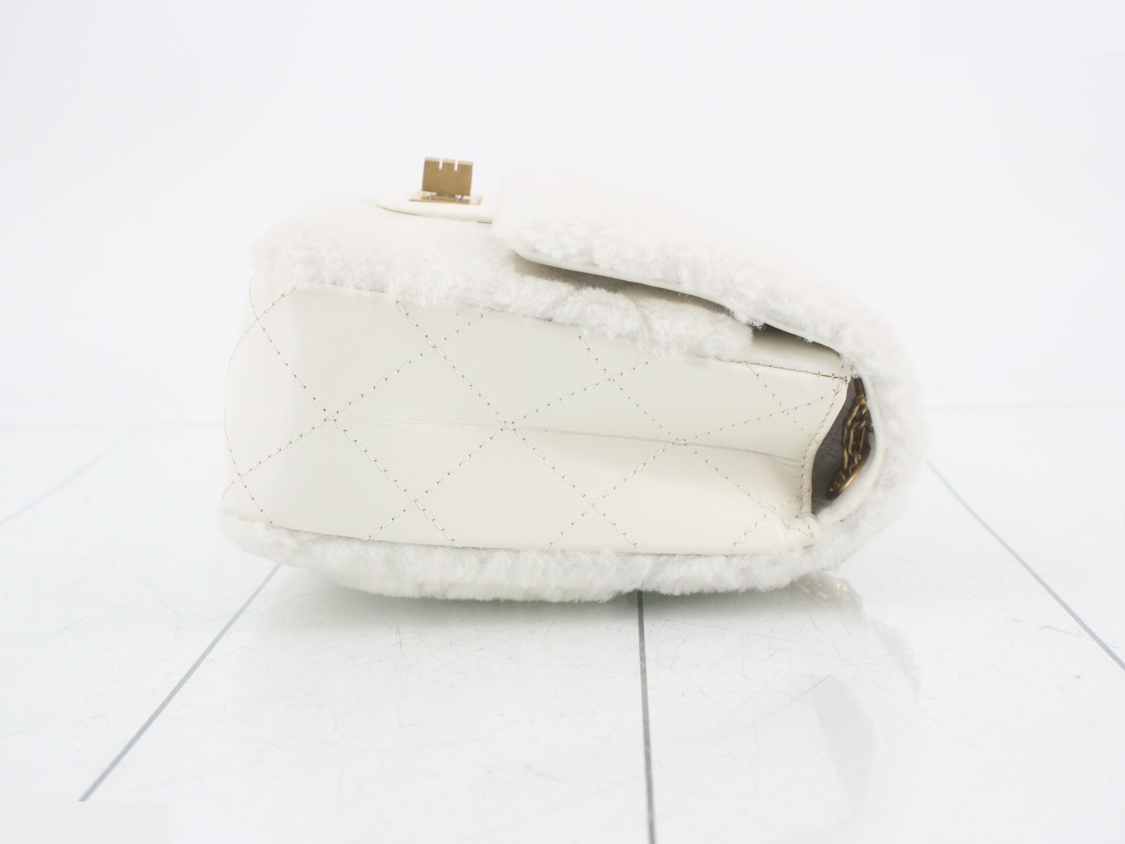 2.55 Chain Shoulder Bag, White — view 3