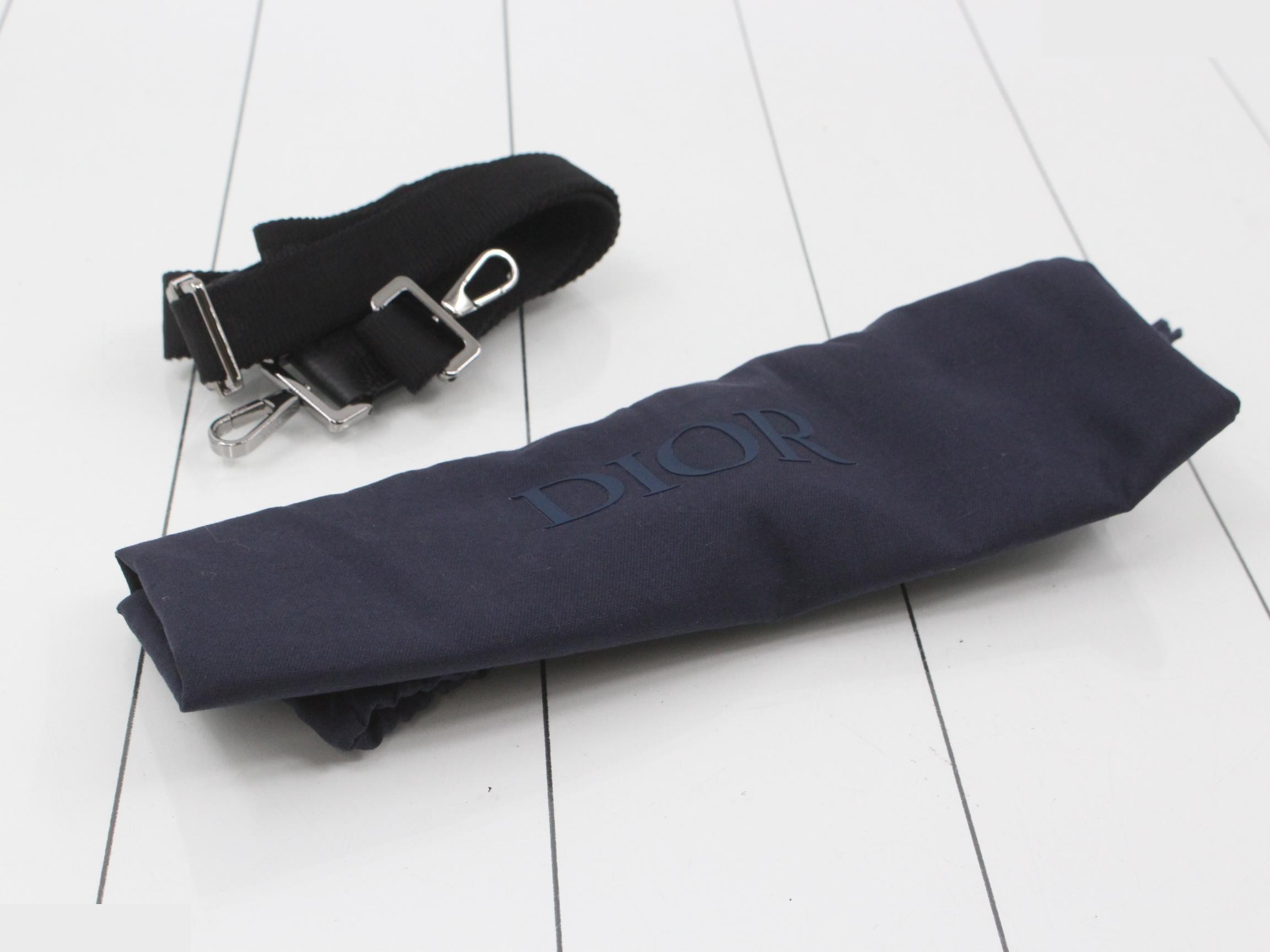 Gravity Leather Black Shoulder Bag Wallet Pouch — view 7