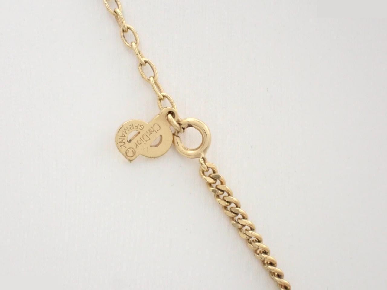 Other lines: Precious metals, necklaces, pendants, chains approximately 45cm long. — view 2