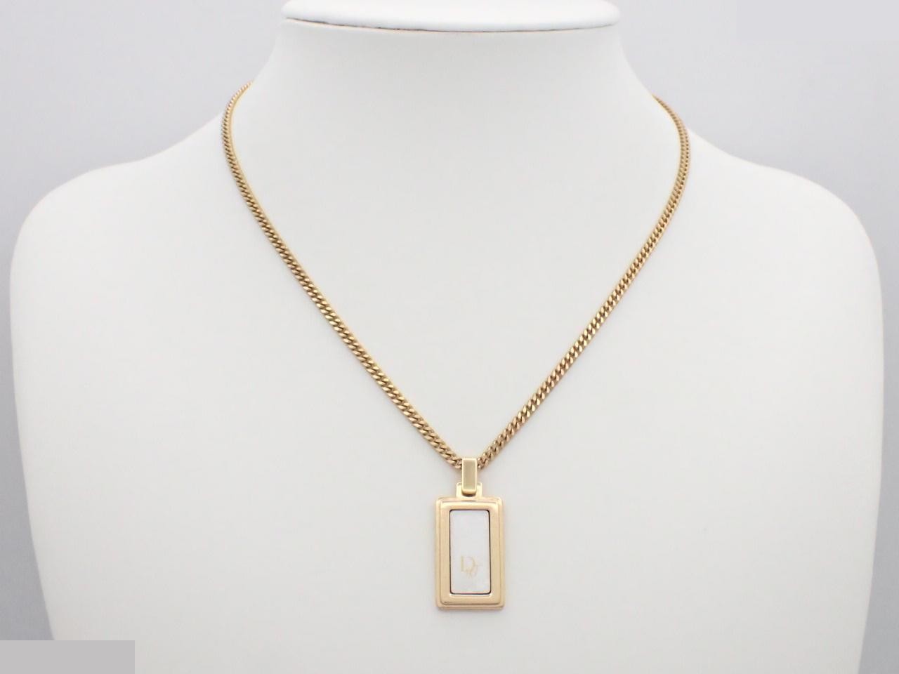 Other lines: Precious metals, necklaces, pendants, chains approximately 45cm long. — view 3