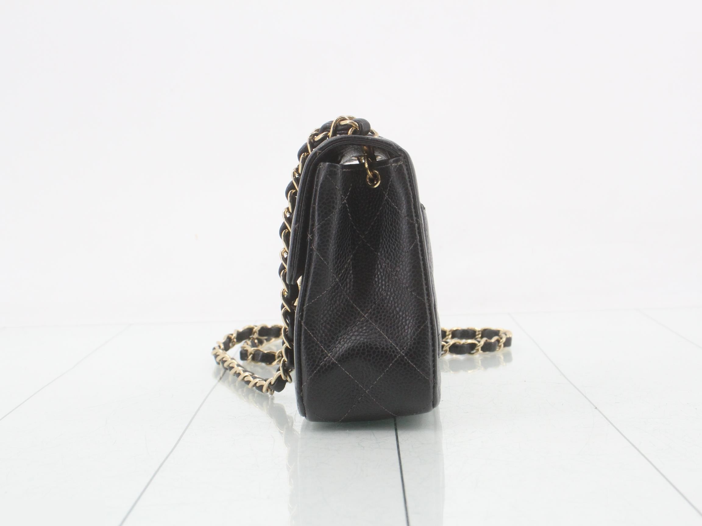 Matelassé 17 Classic Chain Shoulder Bag, Caviar Leather, Black, Series 9, W17cm — view 3