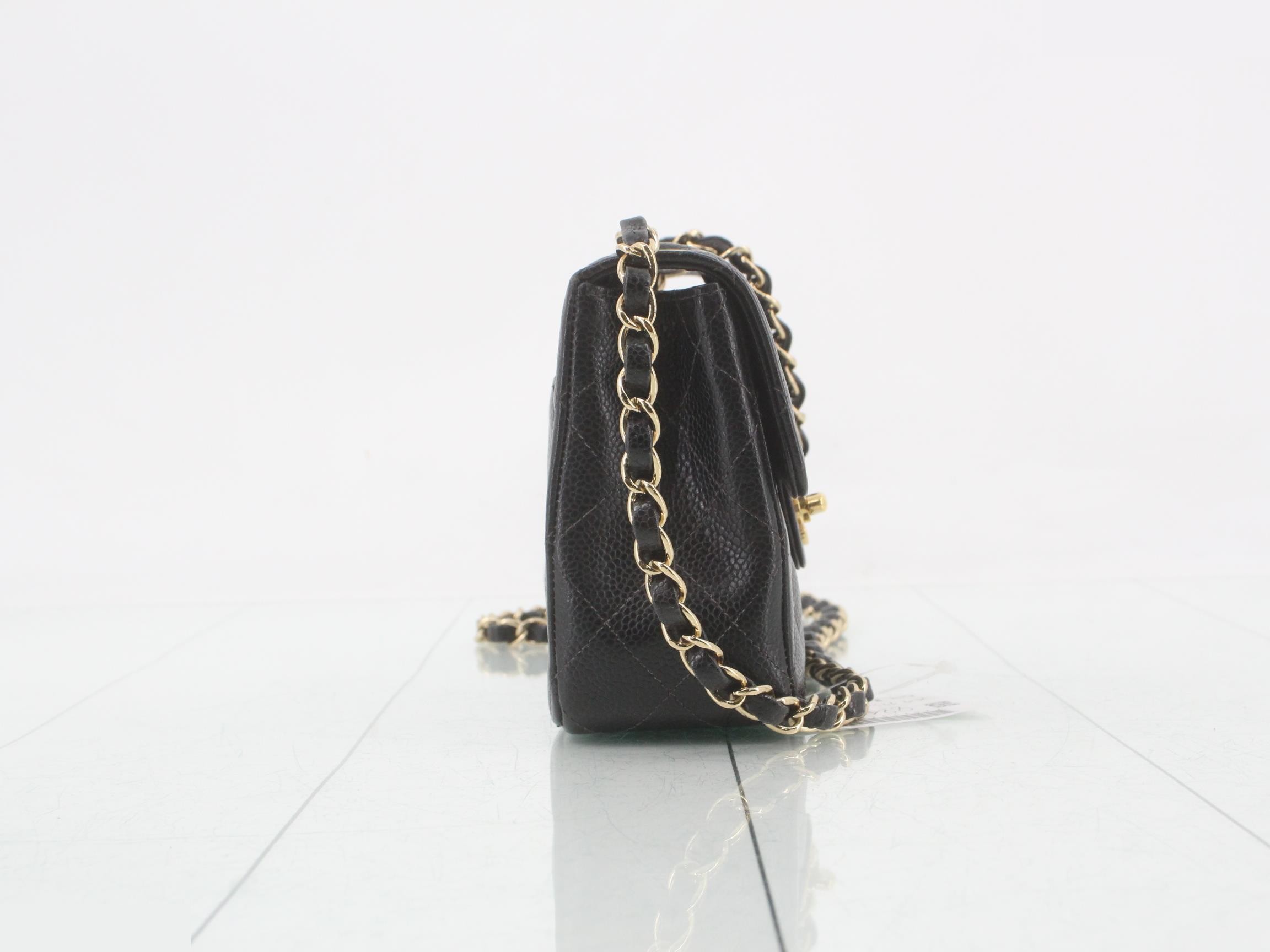 Matelassé 17 Classic Chain Shoulder Bag, Caviar Leather, Black, Series 9, W17cm — view 4