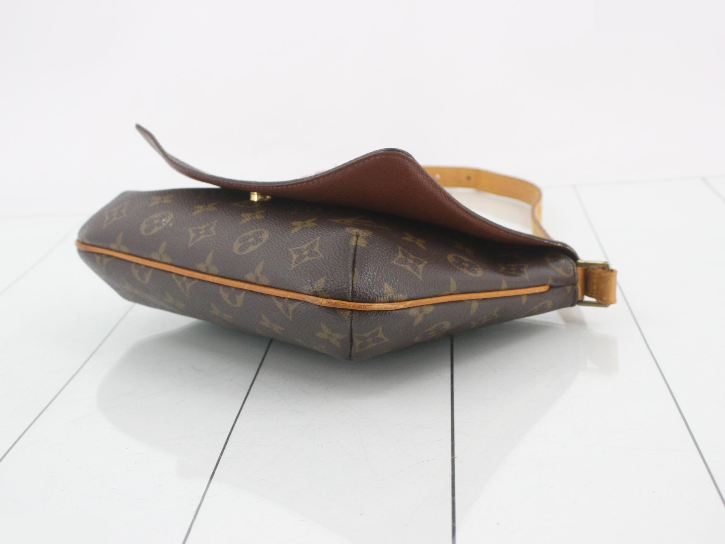 M51257 Musette Tango Short Shoulder Bag — view 6
