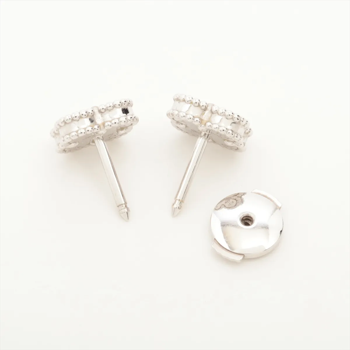 Sweet Alhambra Shell Earrings 750(WG) 2.6g JF032374 Shell — view 4
