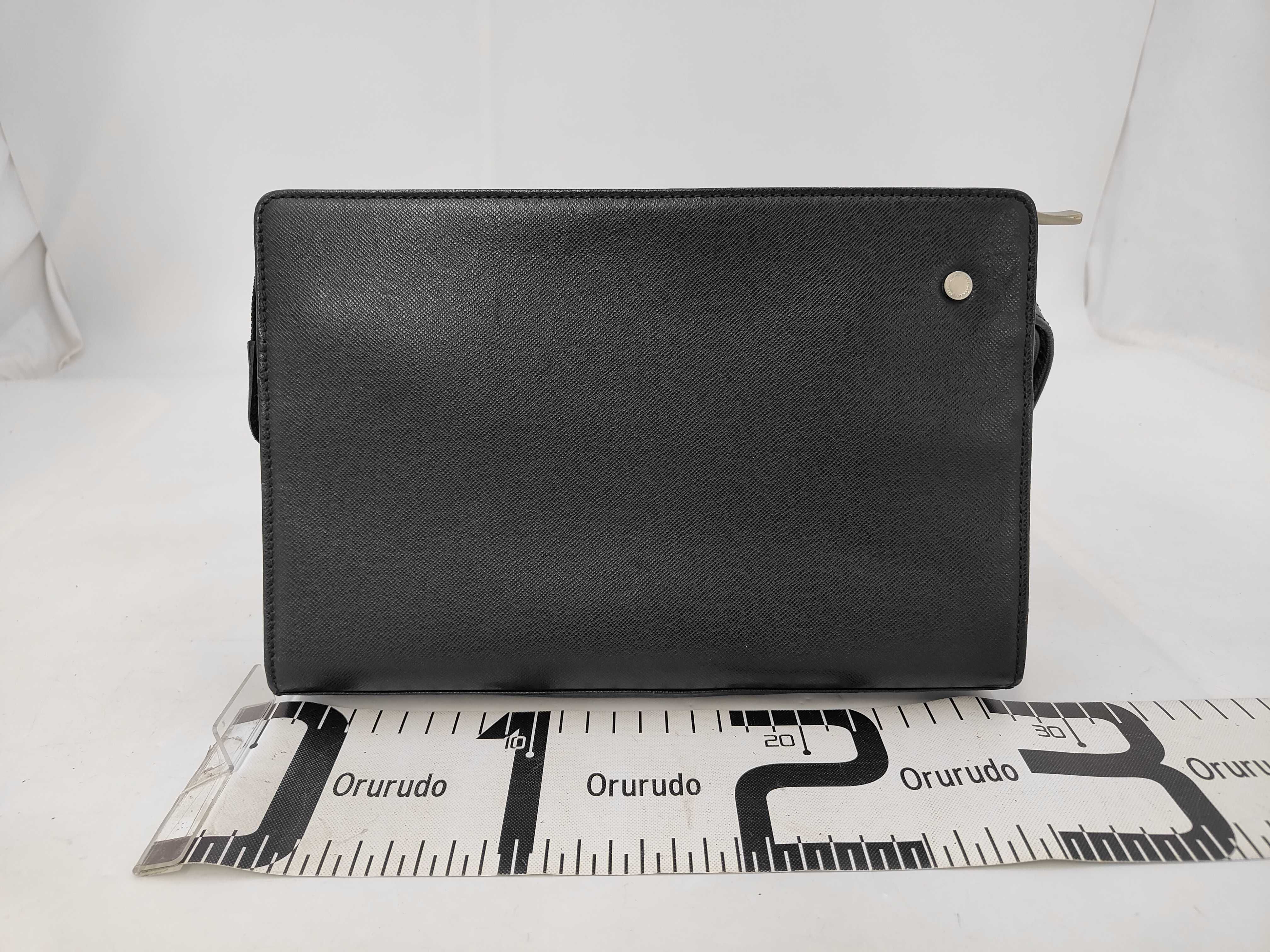 Clutch — view 2