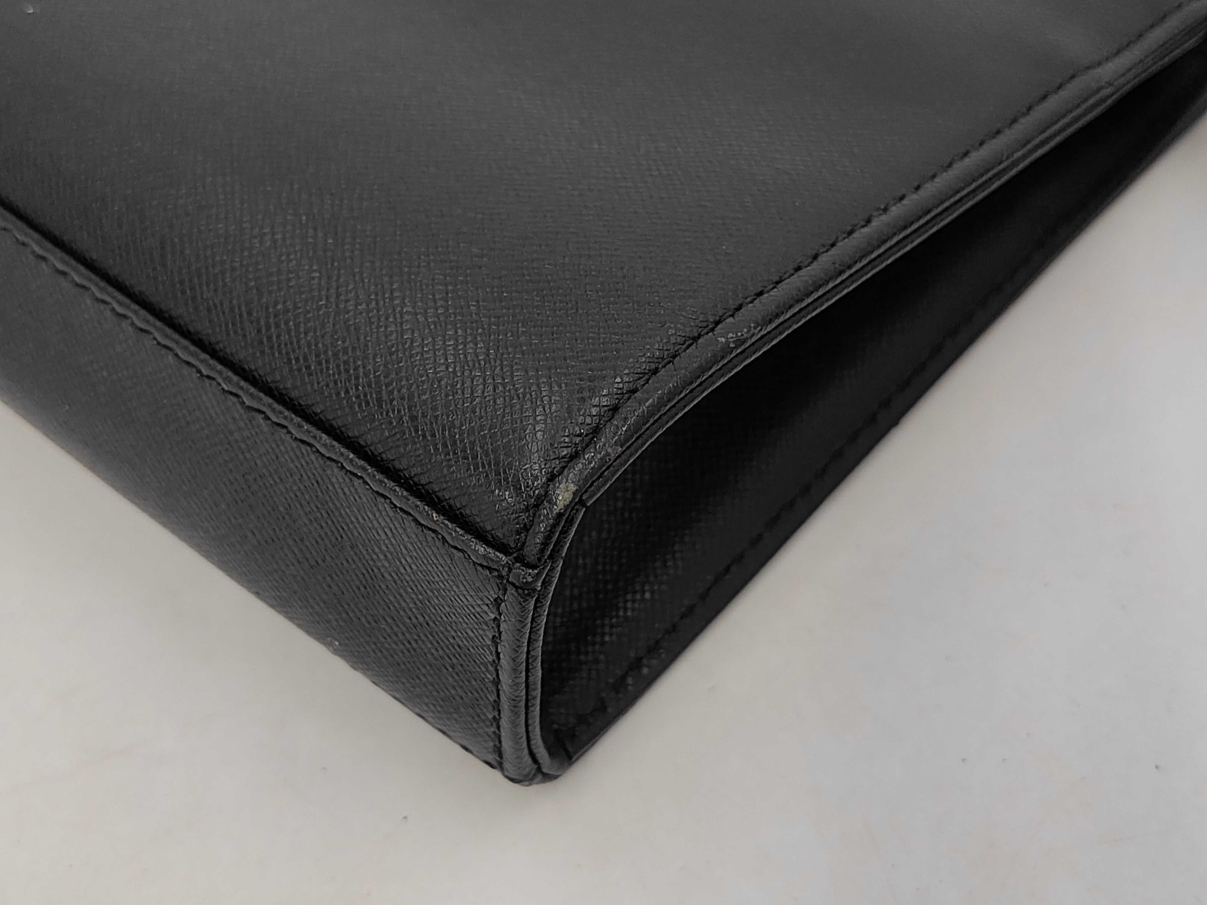 Clutch — view 3