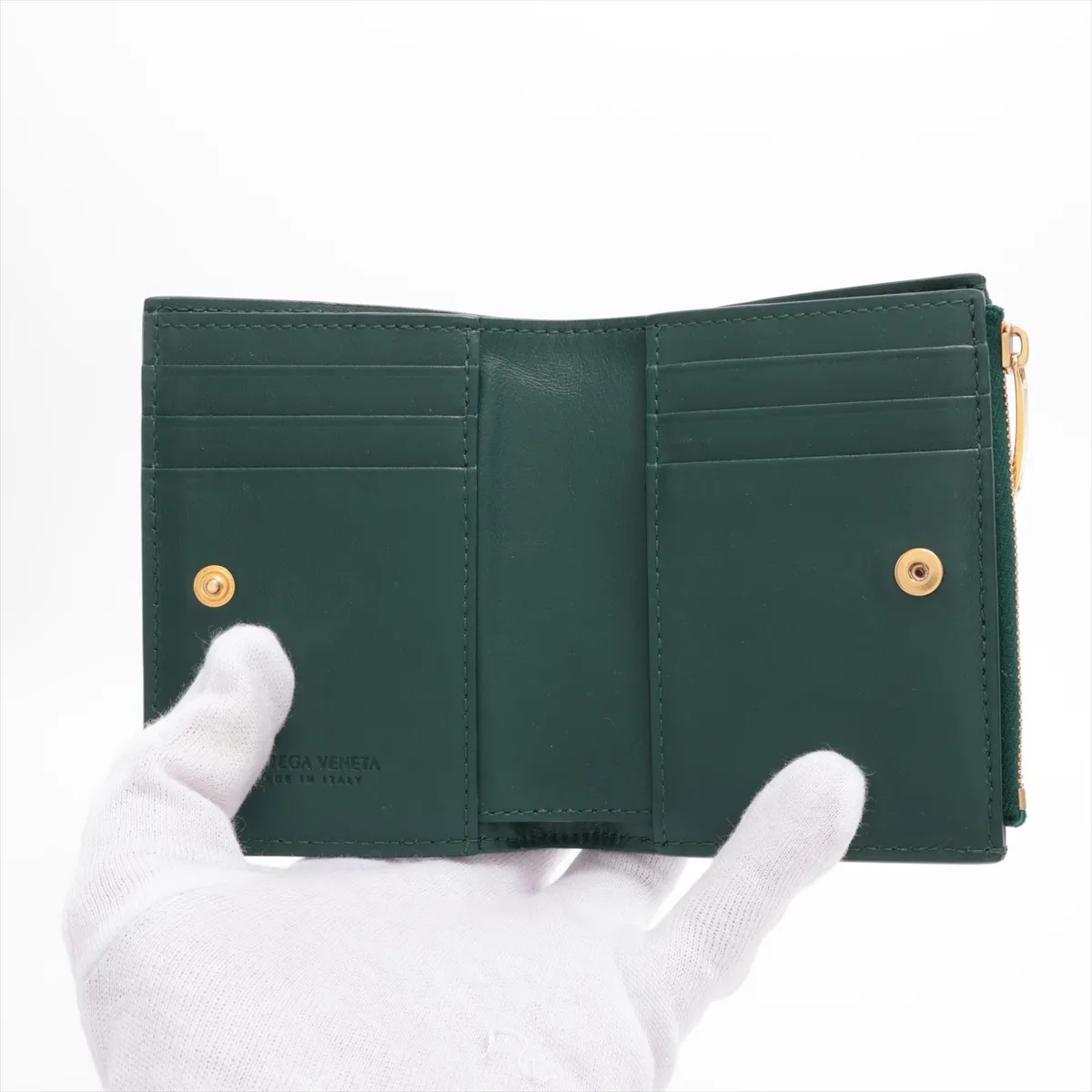 Maxi Intrecciato Cassette Leather Compact Wallet Green — view 3