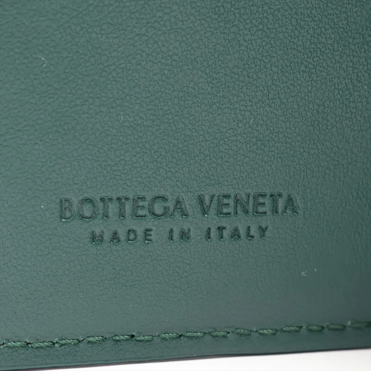 Maxi Intrecciato Cassette Leather Compact Wallet Green — view 6