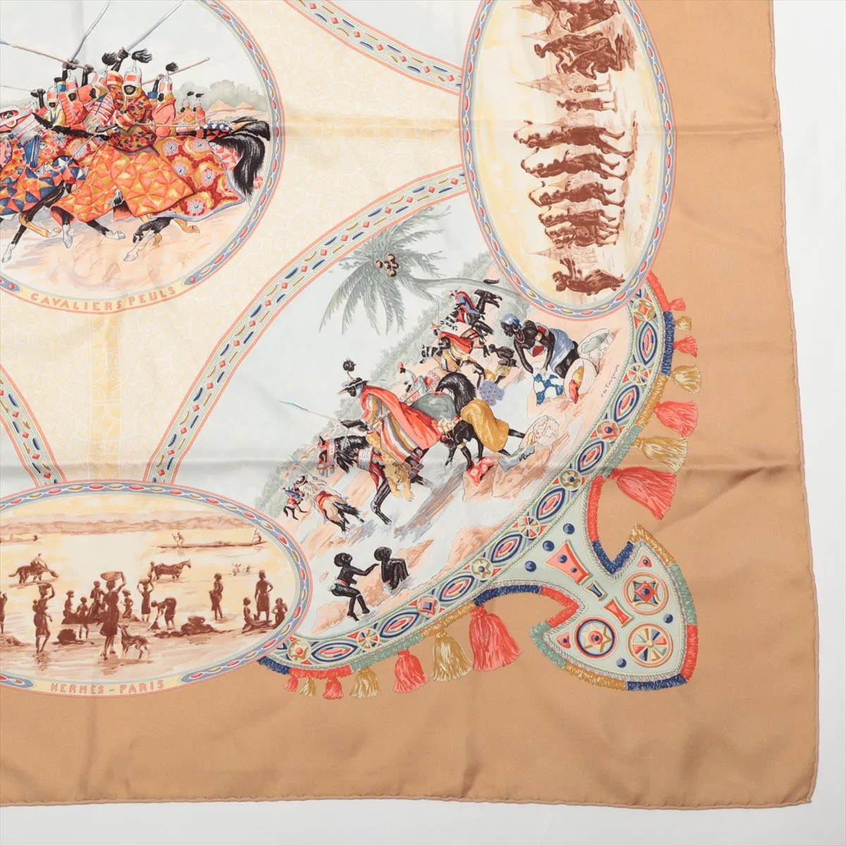 Carre 90 CAVALIERS PEULS Pool Tribe Jockey Scarf Silk Beige Thread Fuzzing Dirt — view 4
