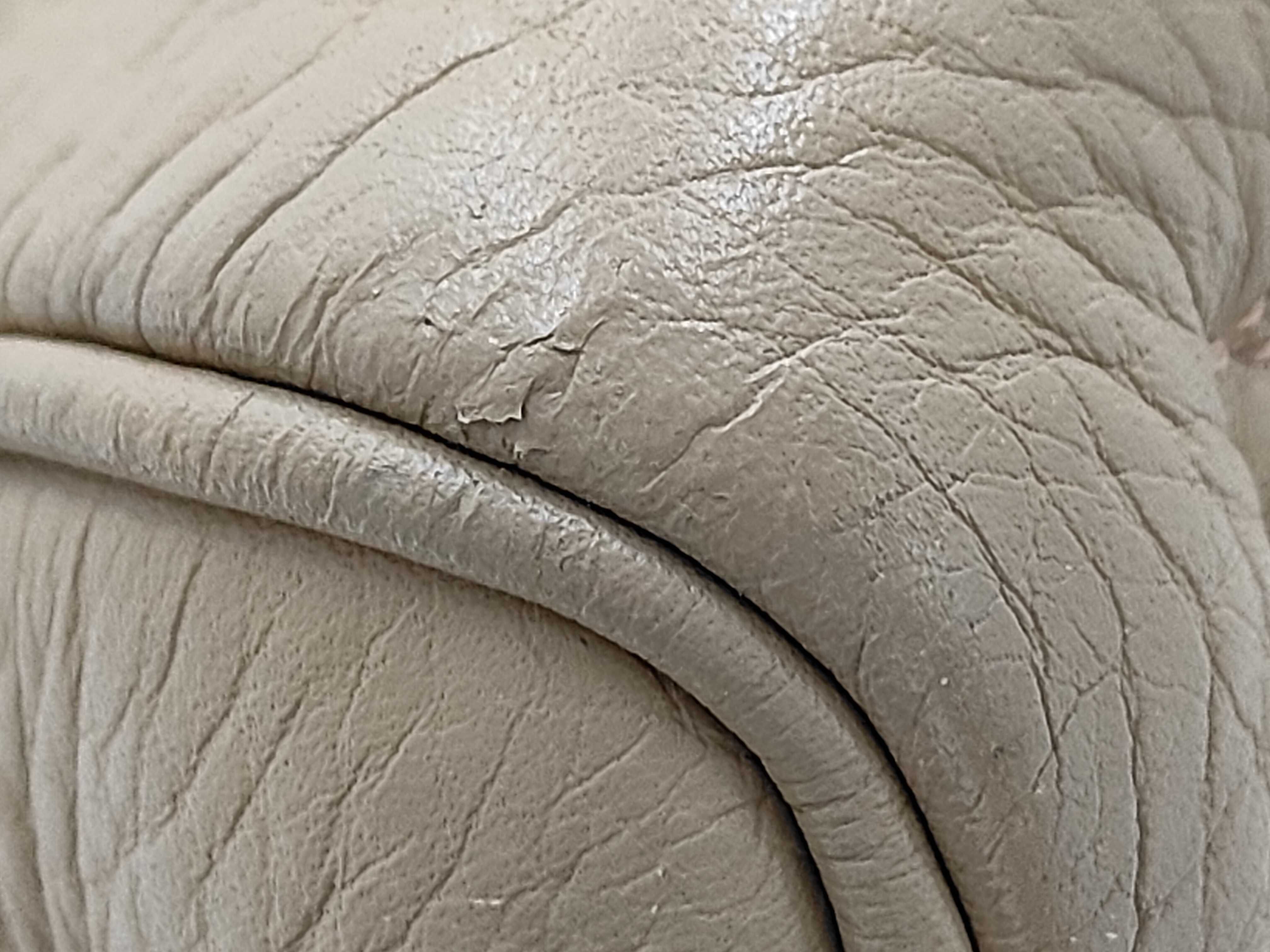 Victoria 35 Beige Tote Bag (L) - Taurillon Clemence Leather — view 4