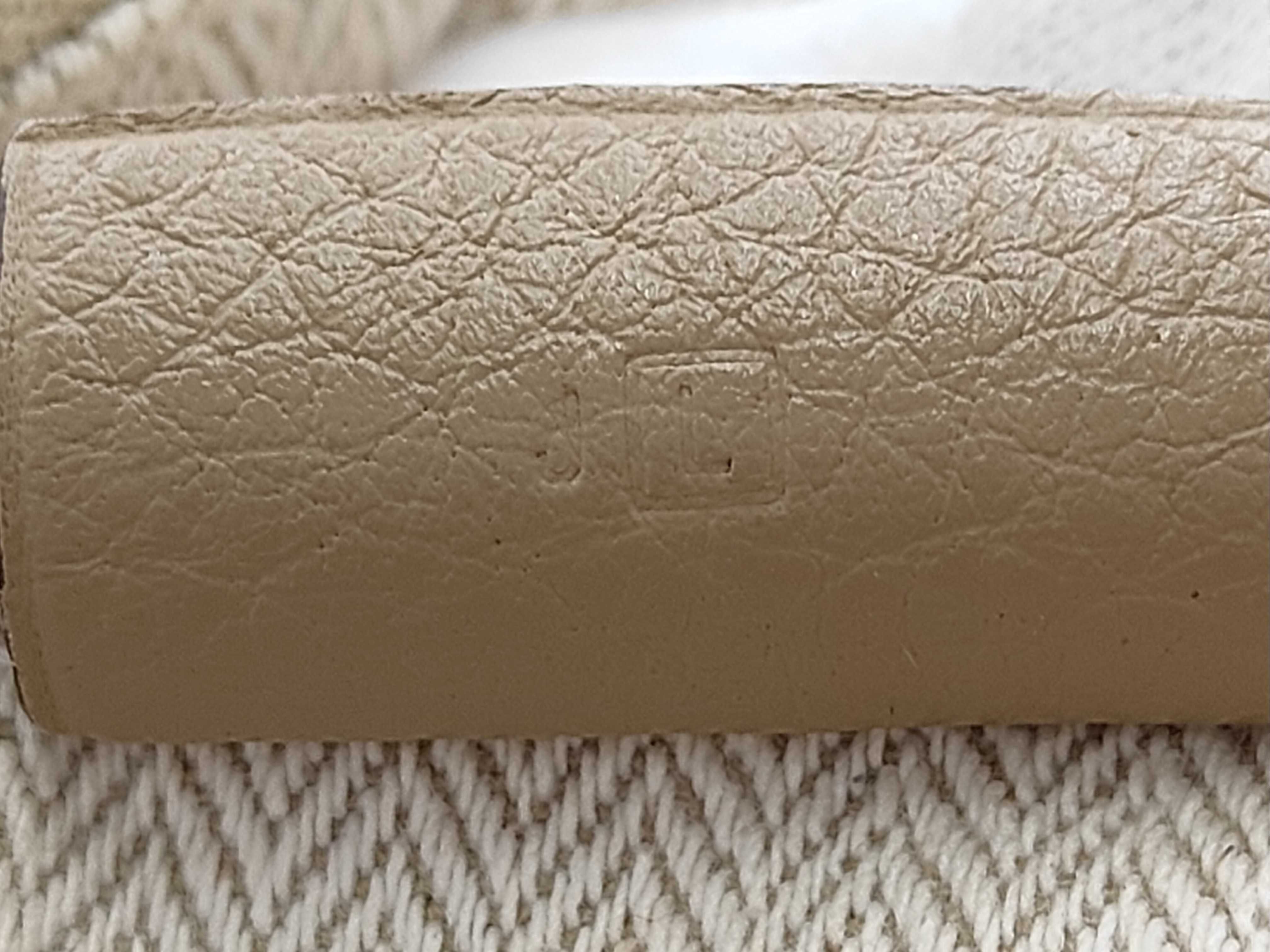 Victoria 35 Beige Tote Bag (L) - Taurillon Clemence Leather — view 9