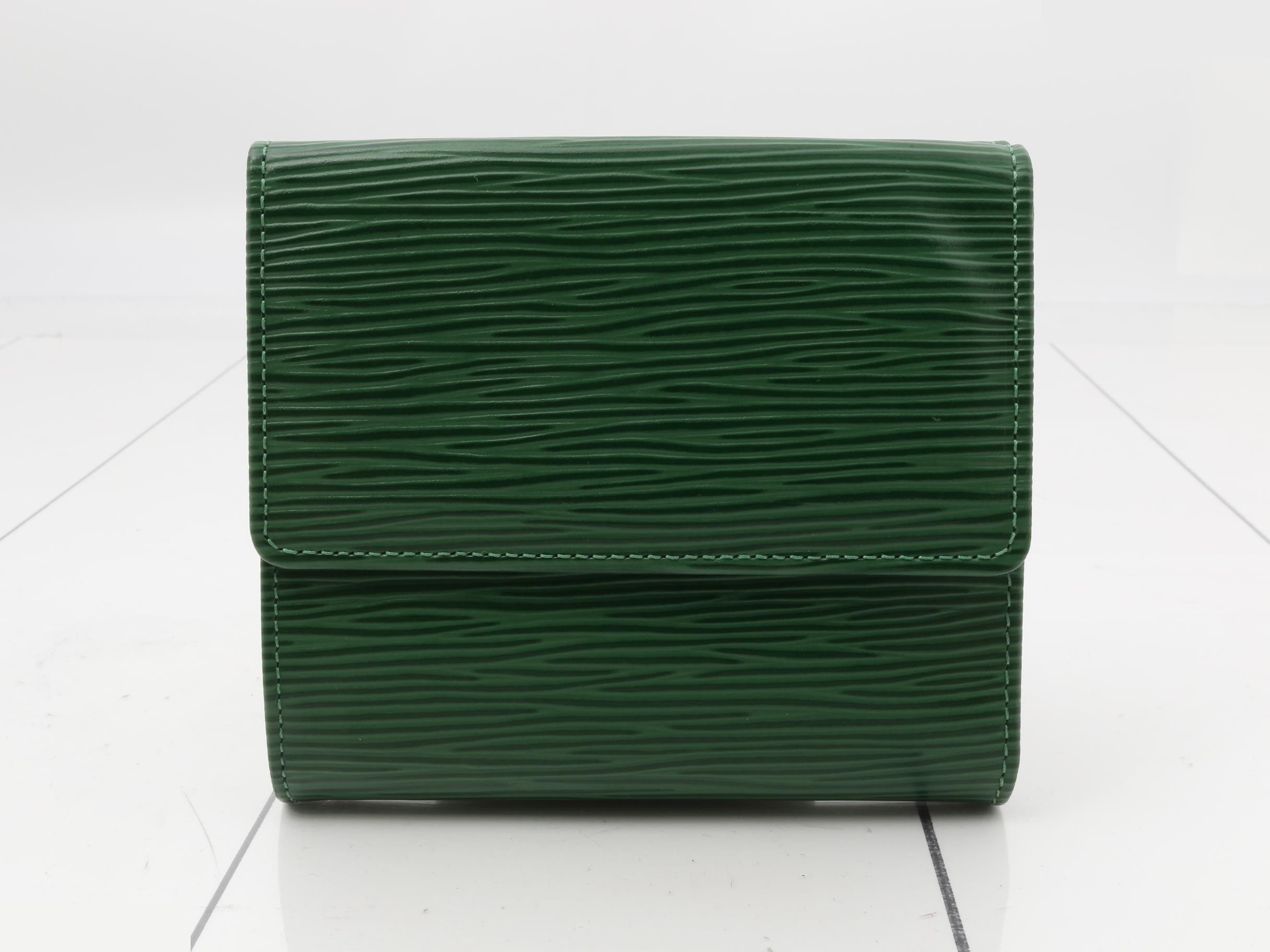 Epi Leather Portefeuille Cartes Crédit, Borneo Green, Double Snap Closure Wallet — view 2