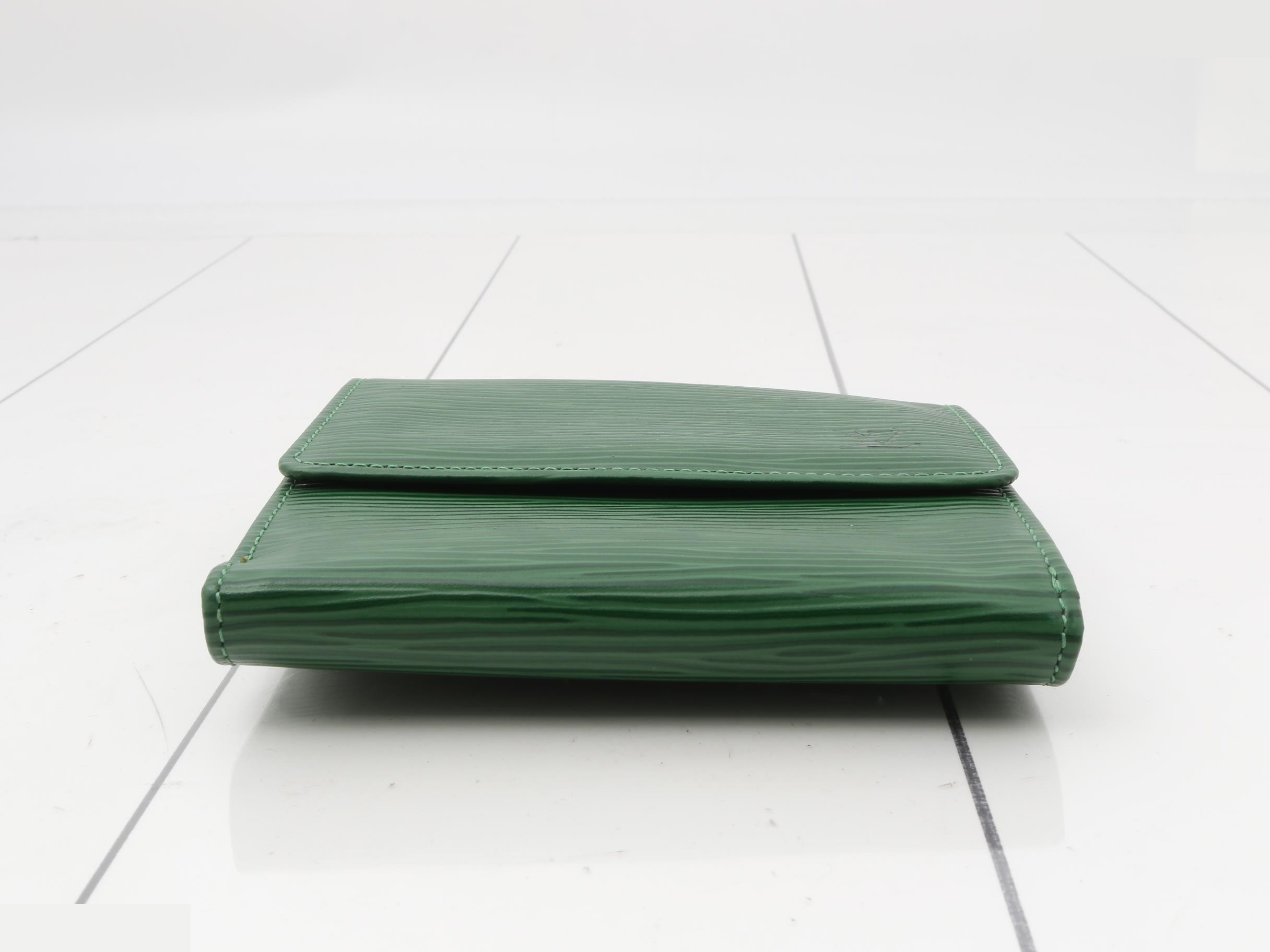 Epi Leather Portefeuille Cartes Crédit, Borneo Green, Double Snap Closure Wallet — view 3