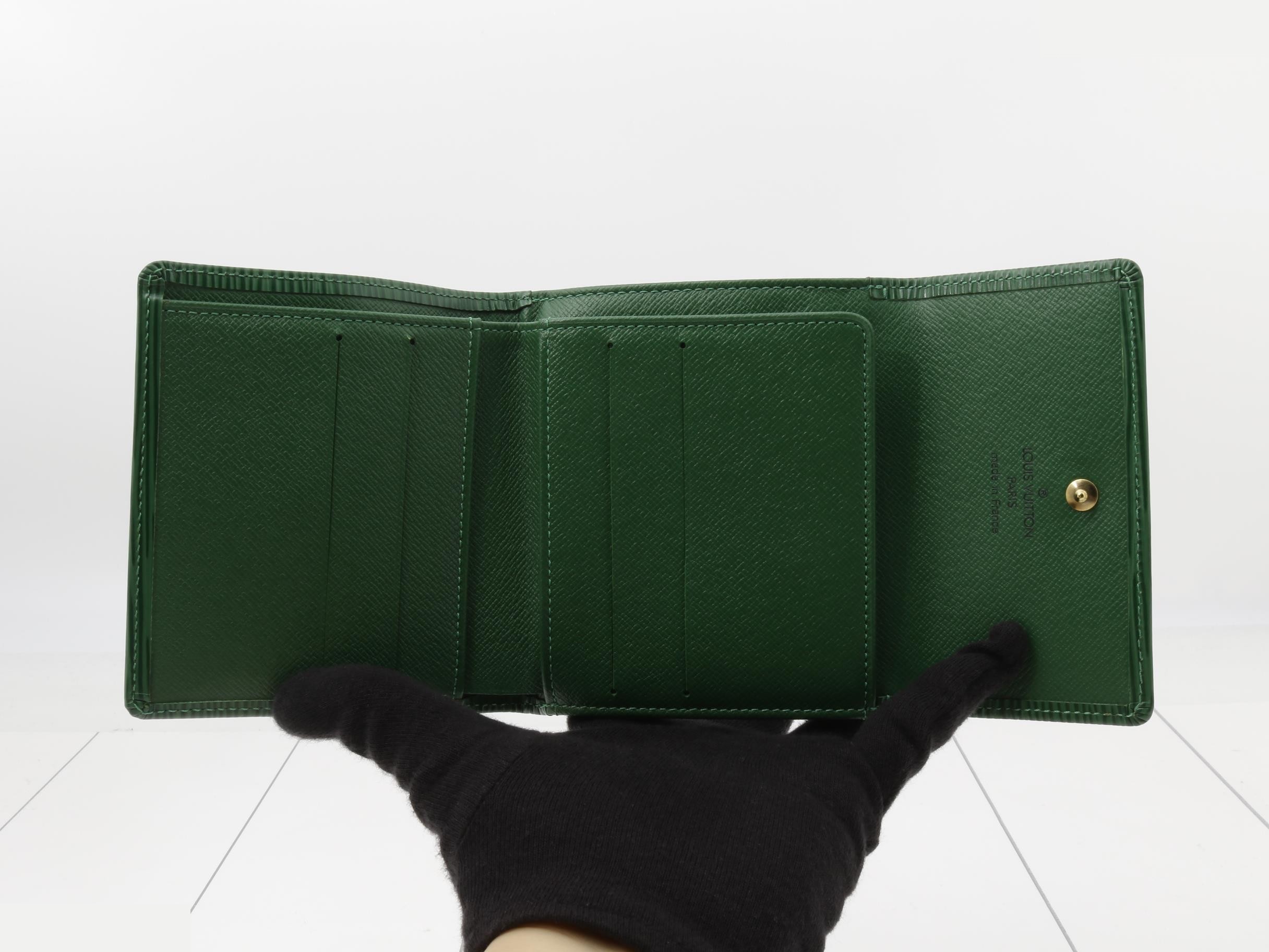 Epi Leather Portefeuille Cartes Crédit, Borneo Green, Double Snap Closure Wallet — view 4