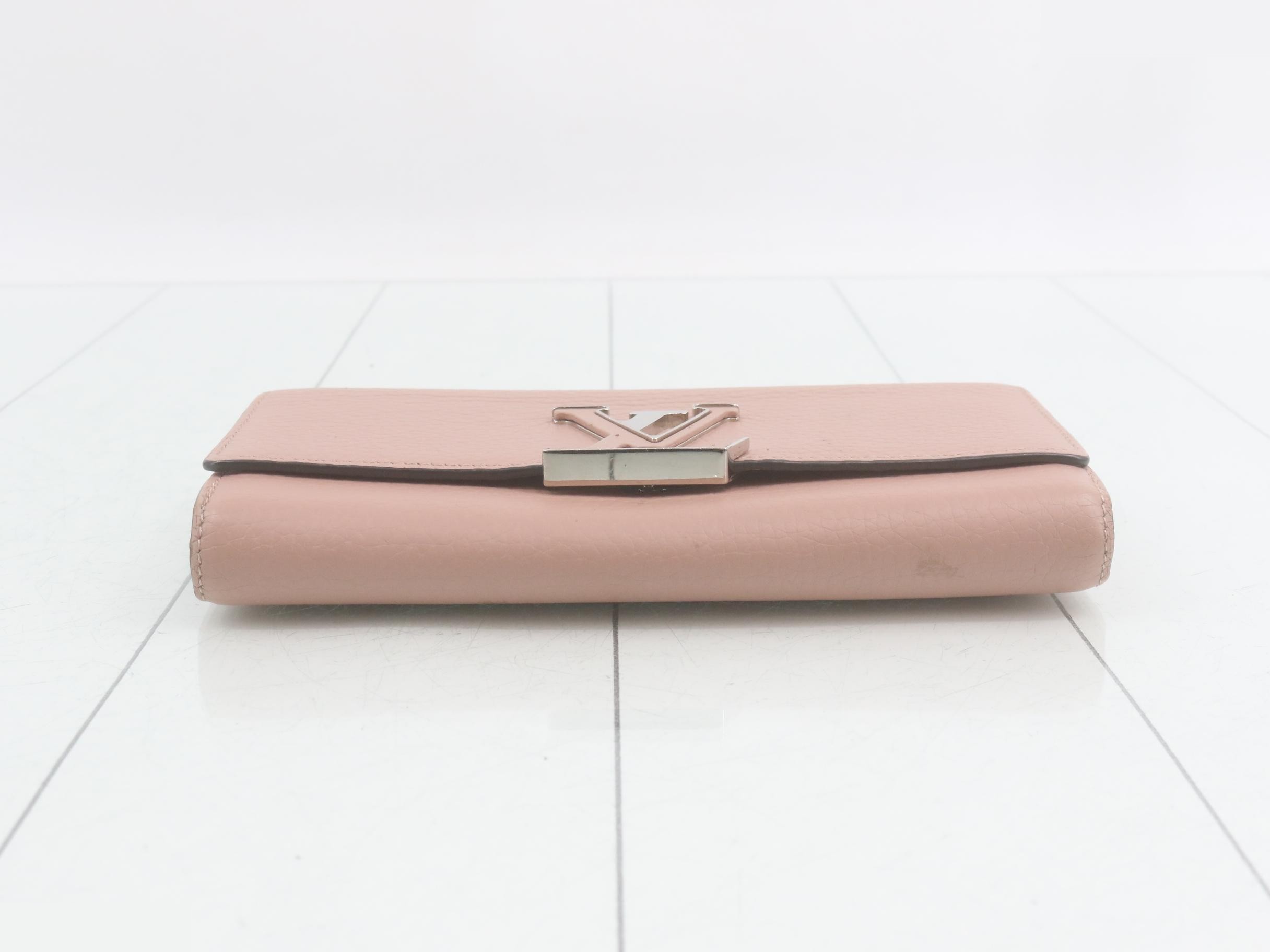 Pink wallet — view 3