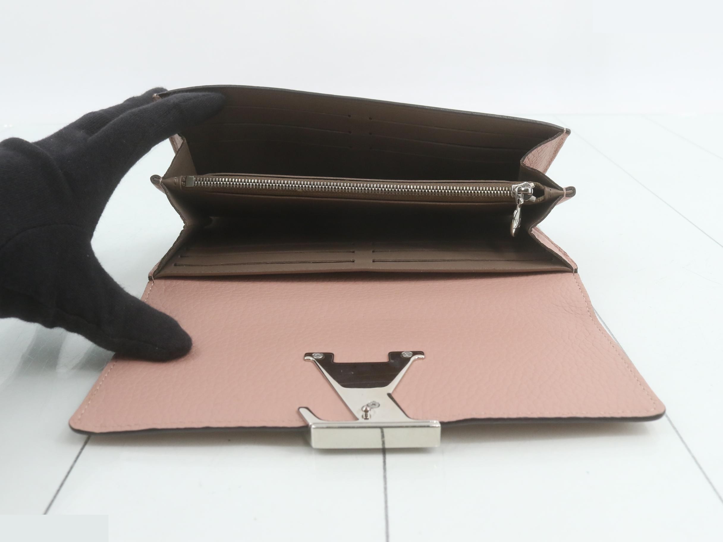 Pink wallet — view 4