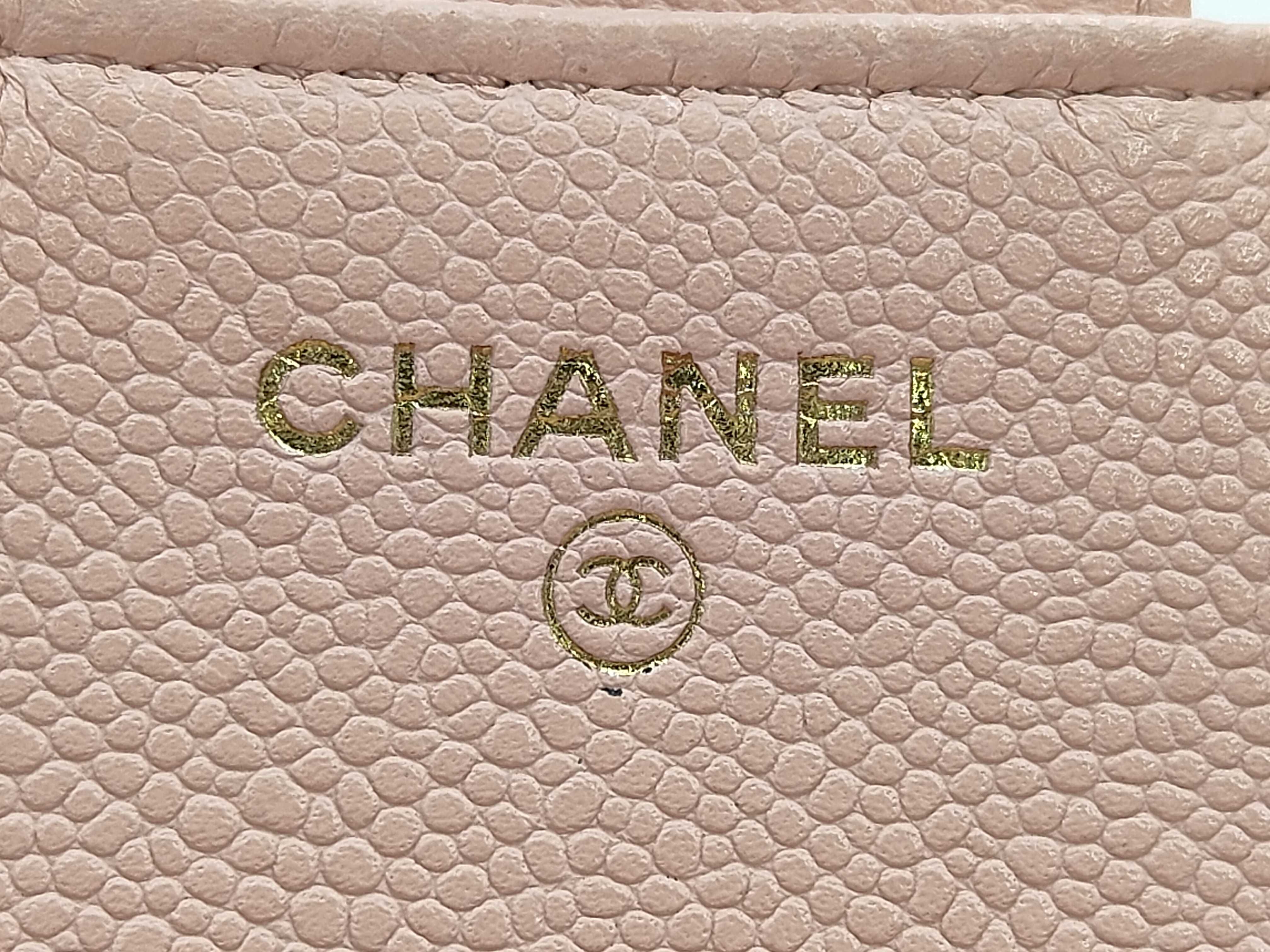 Matelassé Caviar Skin Chain Shoulder Bag — view 12