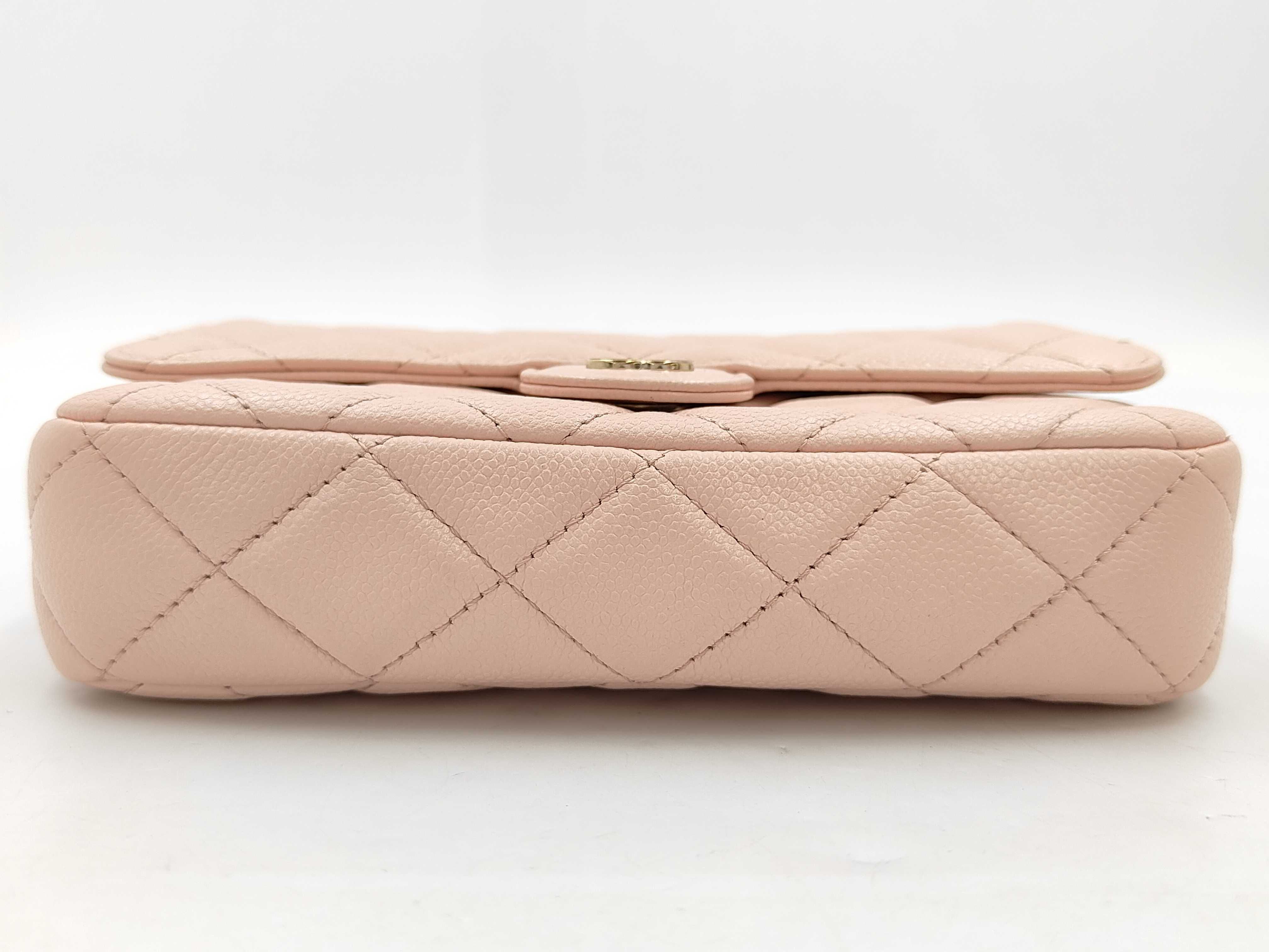 Matelassé Caviar Skin Chain Shoulder Bag — view 6
