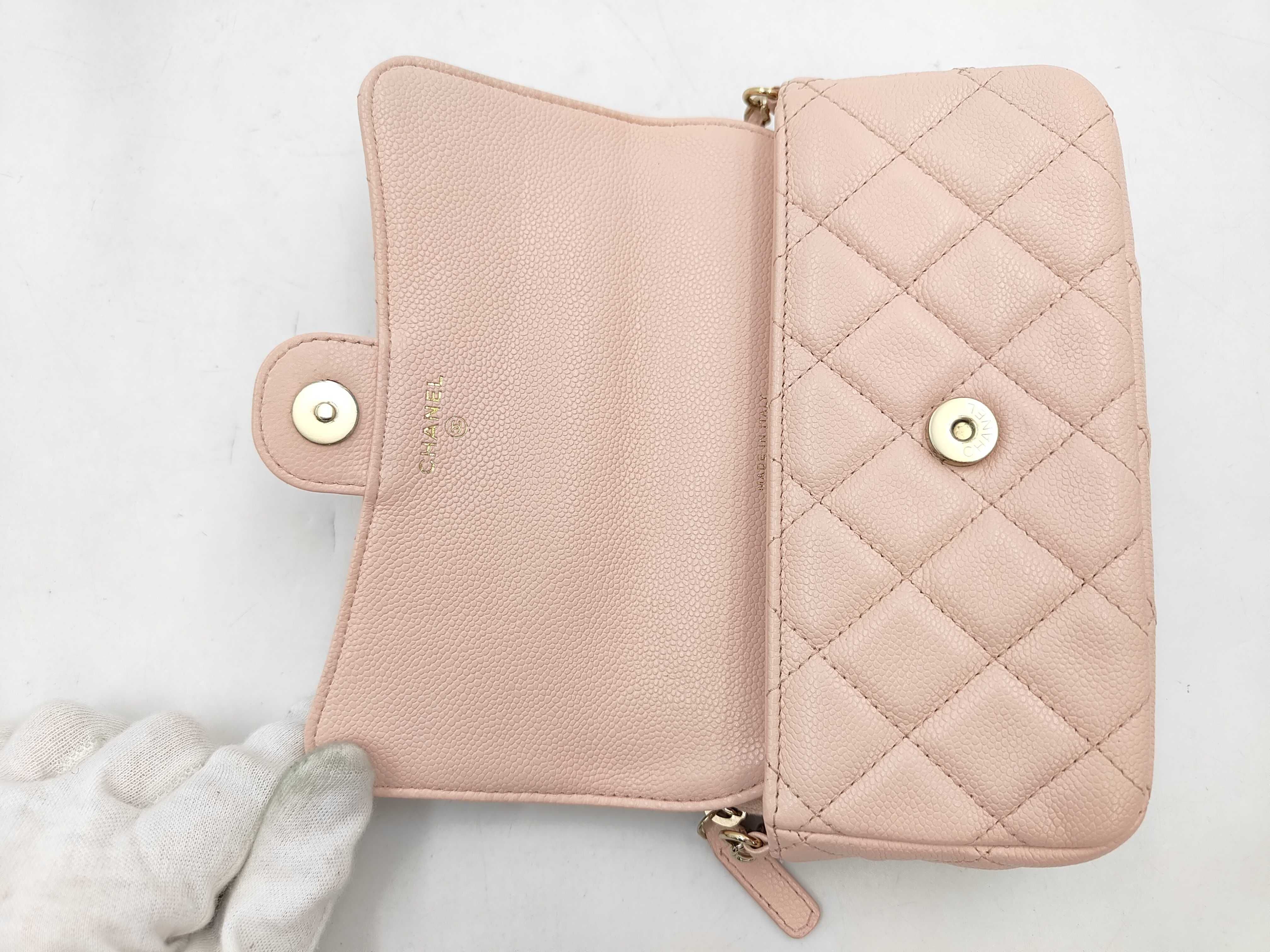 Matelassé Caviar Skin Chain Shoulder Bag — view 8