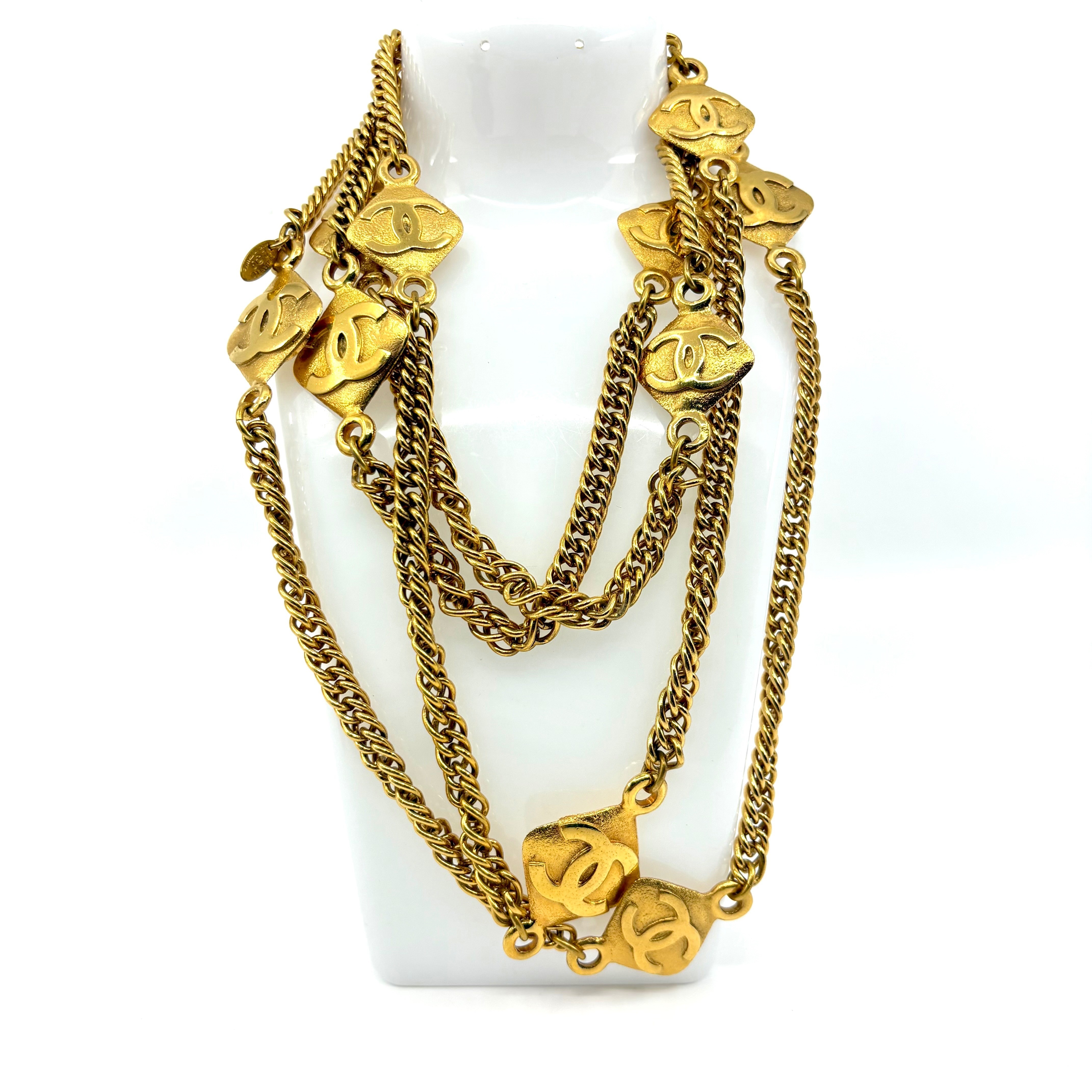 Long, diamond-shaped (precious metal) necklace/pendant, chain approximately 196 cm. — view 2