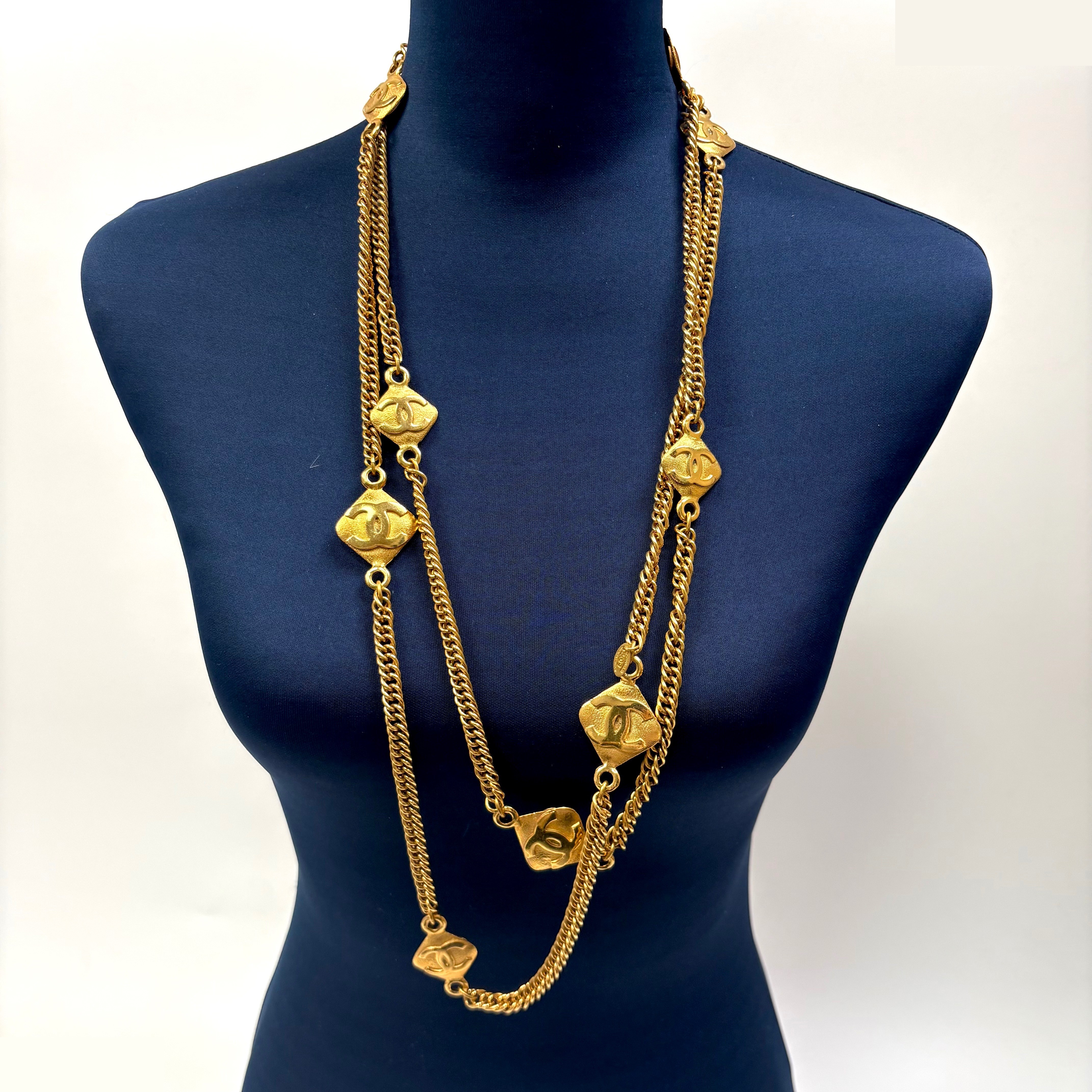 Long, diamond-shaped (precious metal) necklace/pendant, chain approximately 196 cm. — view 5
