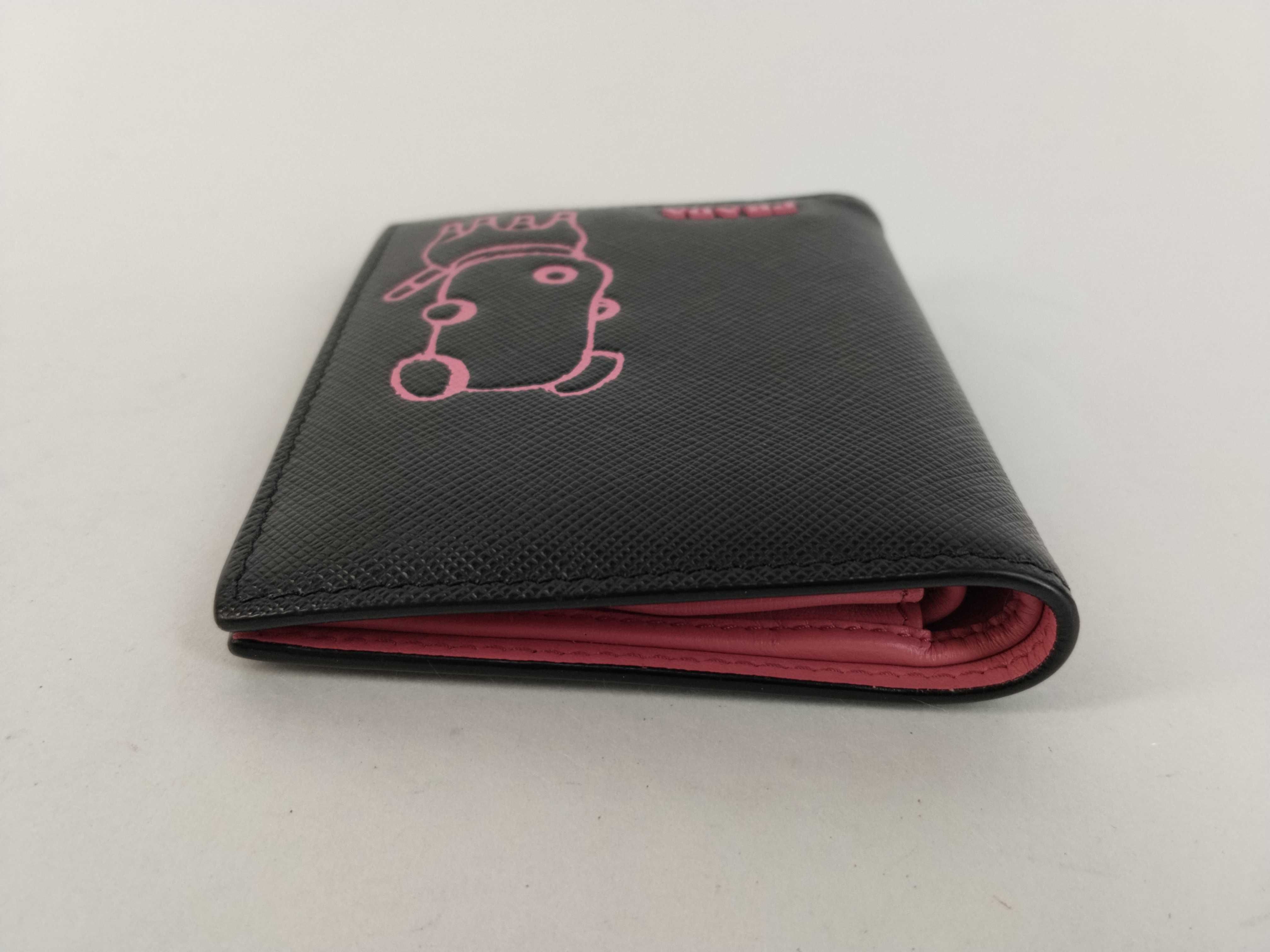 (Prada) Bi-fold wallet 1MV204 Dog motif wallet — view 6