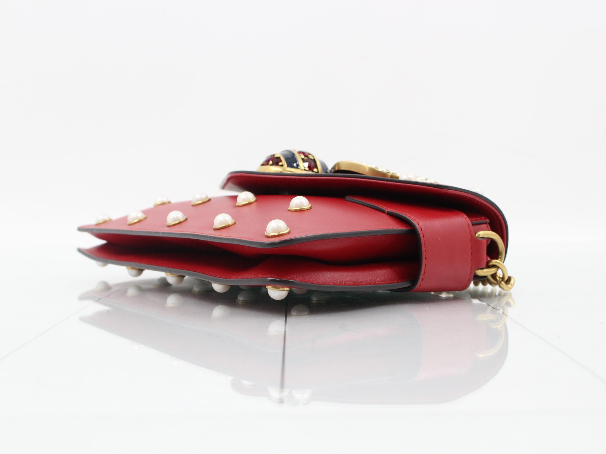 Broadway Pearl Bee Chain Shoulder Bag — view 6