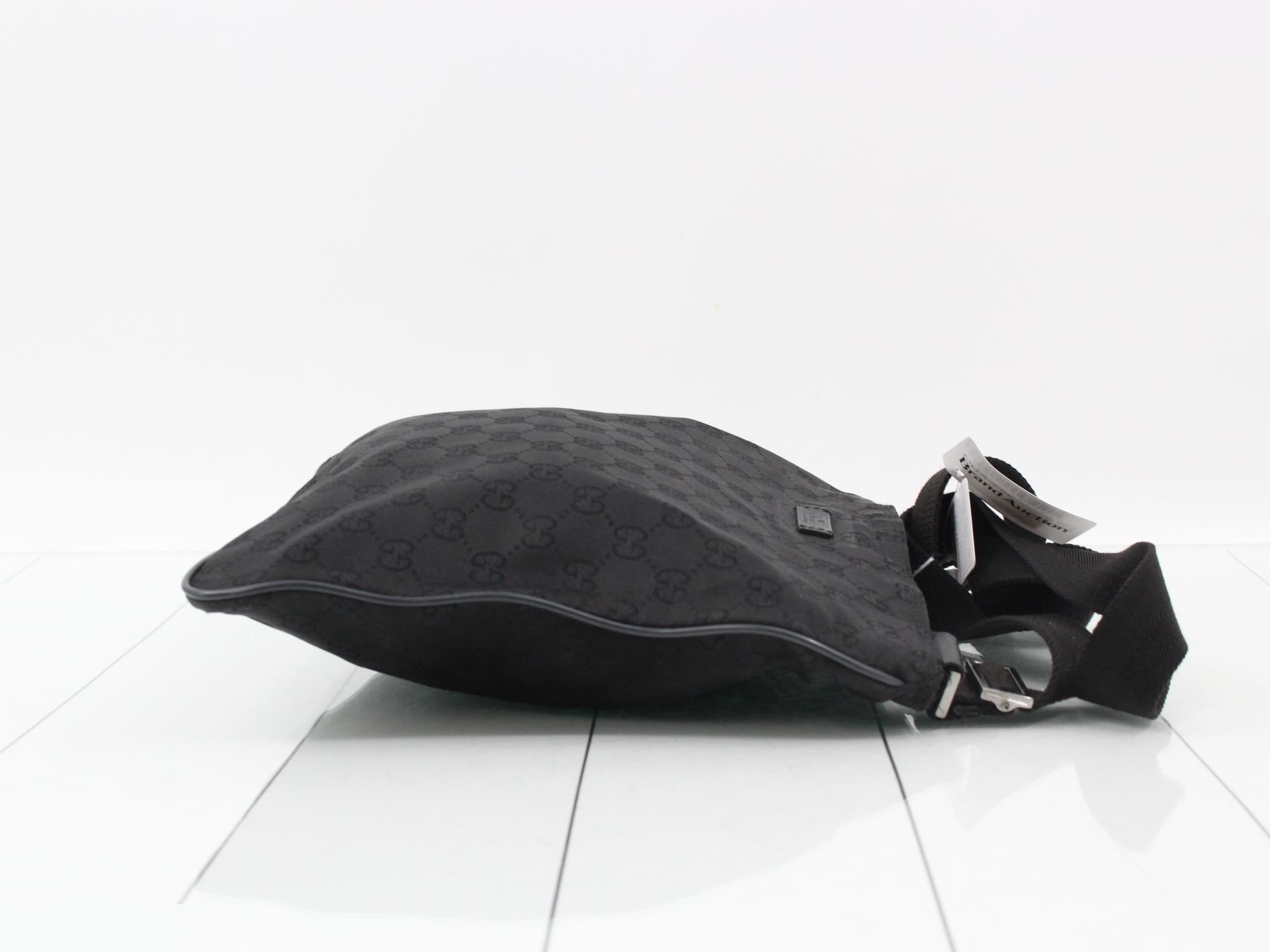 GG Canvas Shoulder Bag — view 3