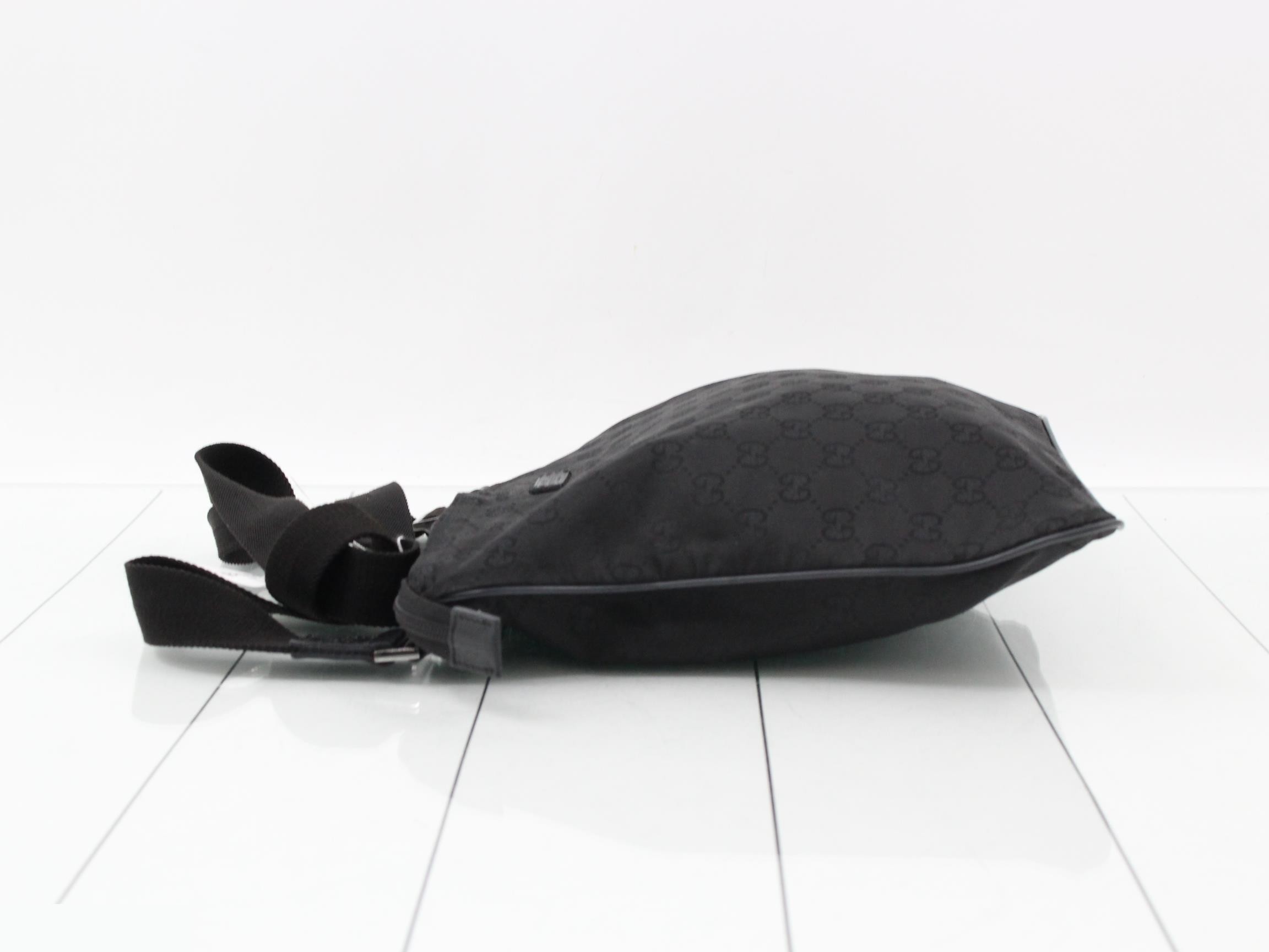 GG Canvas Shoulder Bag — view 4