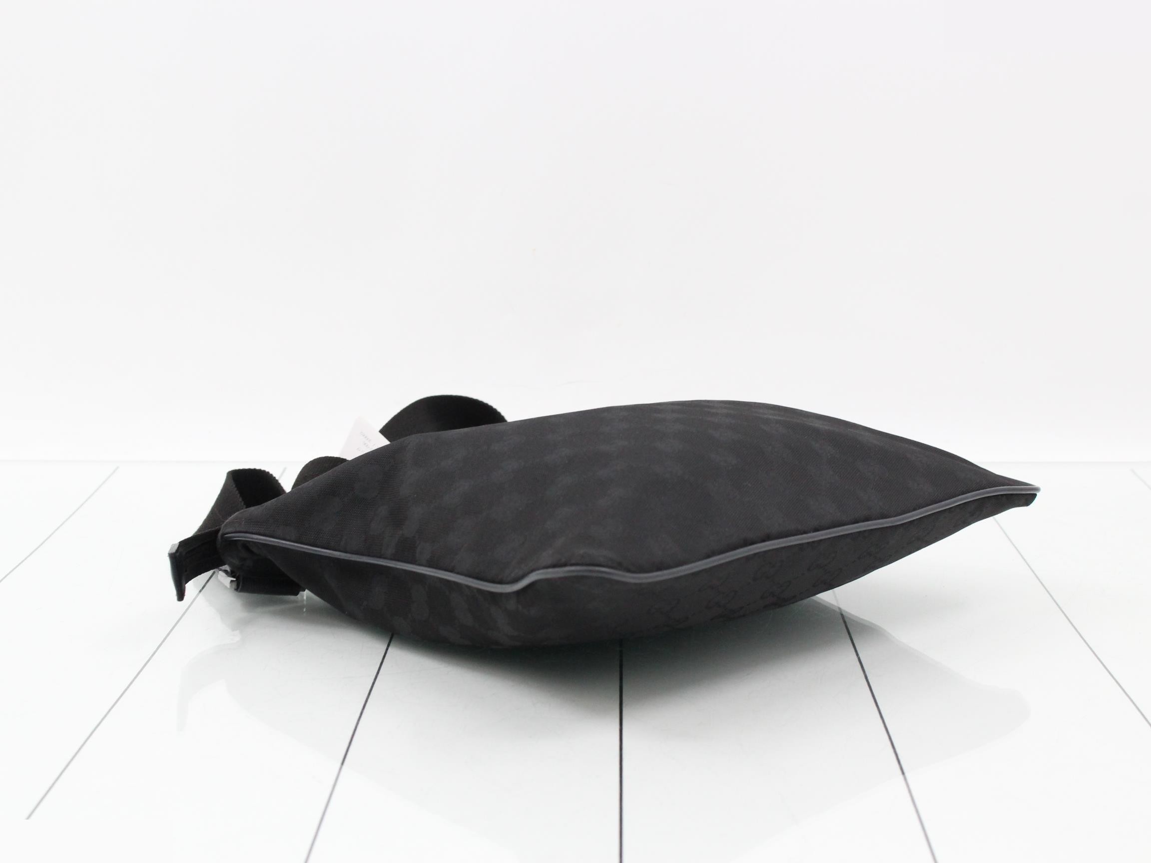 GG Canvas Shoulder Bag — view 5