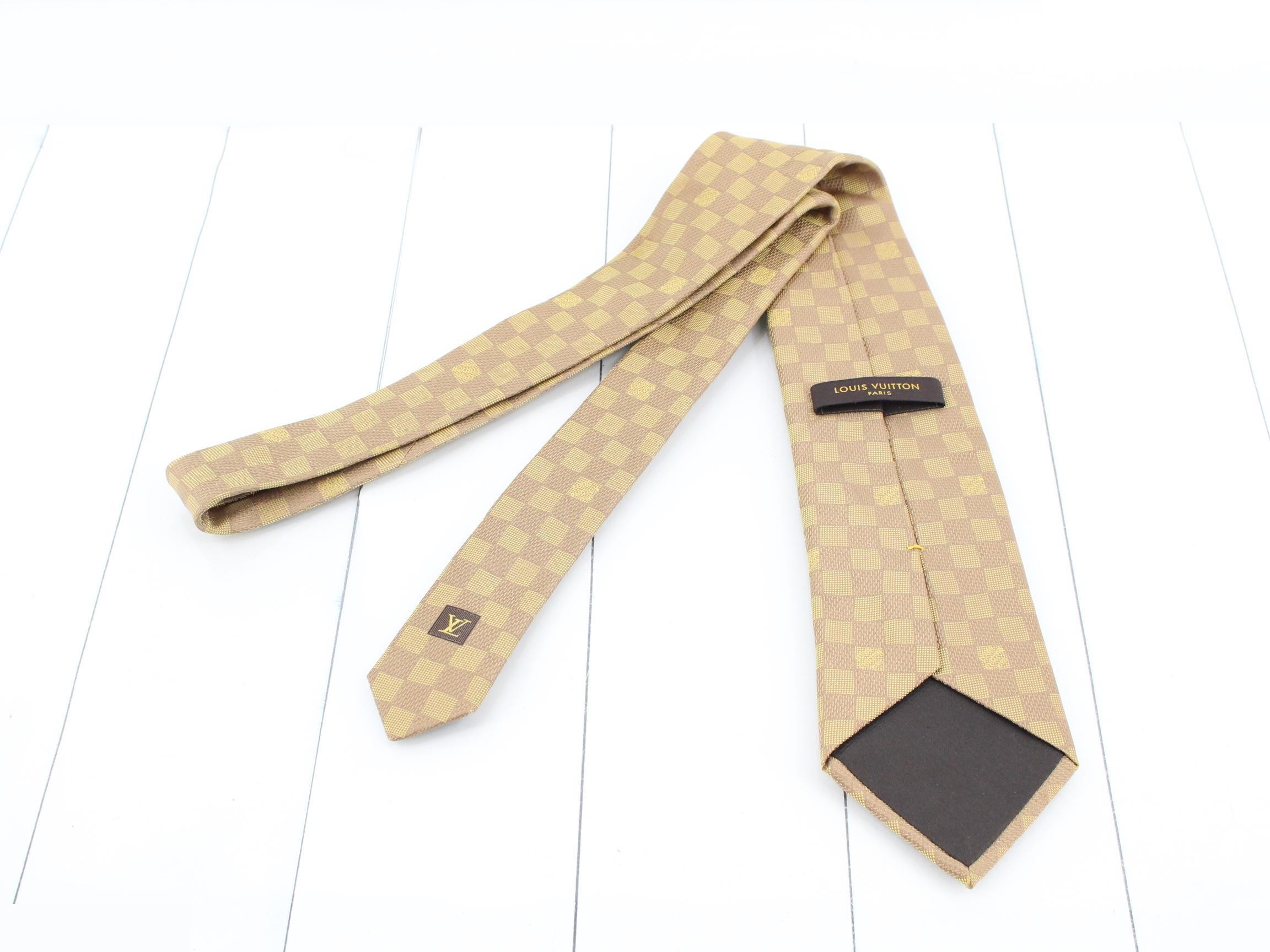 tie — view 2
