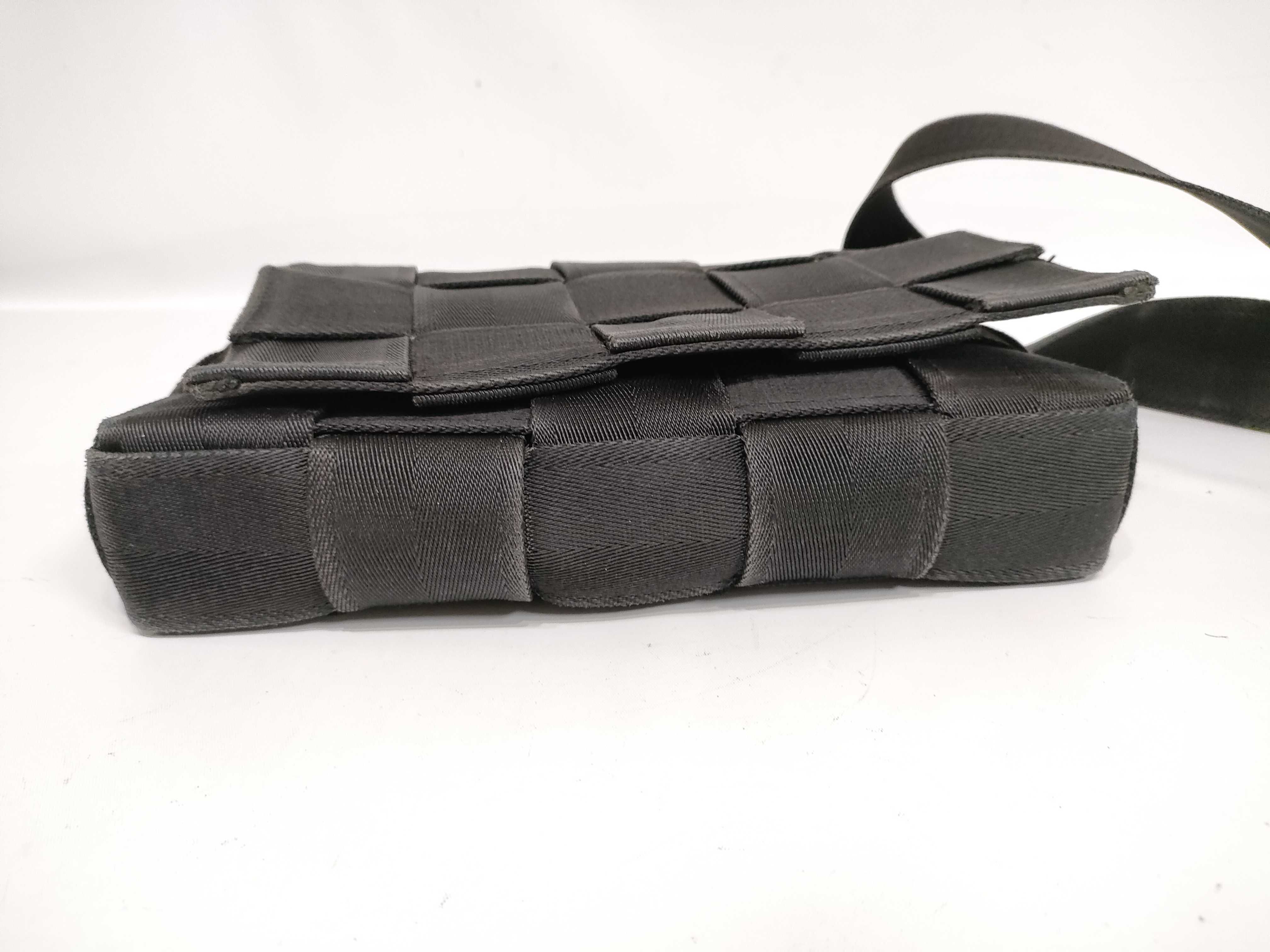 Intrecciato Bottega Cassette Canvas Maxi Intrecciato Shoulder Bag Black RFID Shoulder Bag — view 8