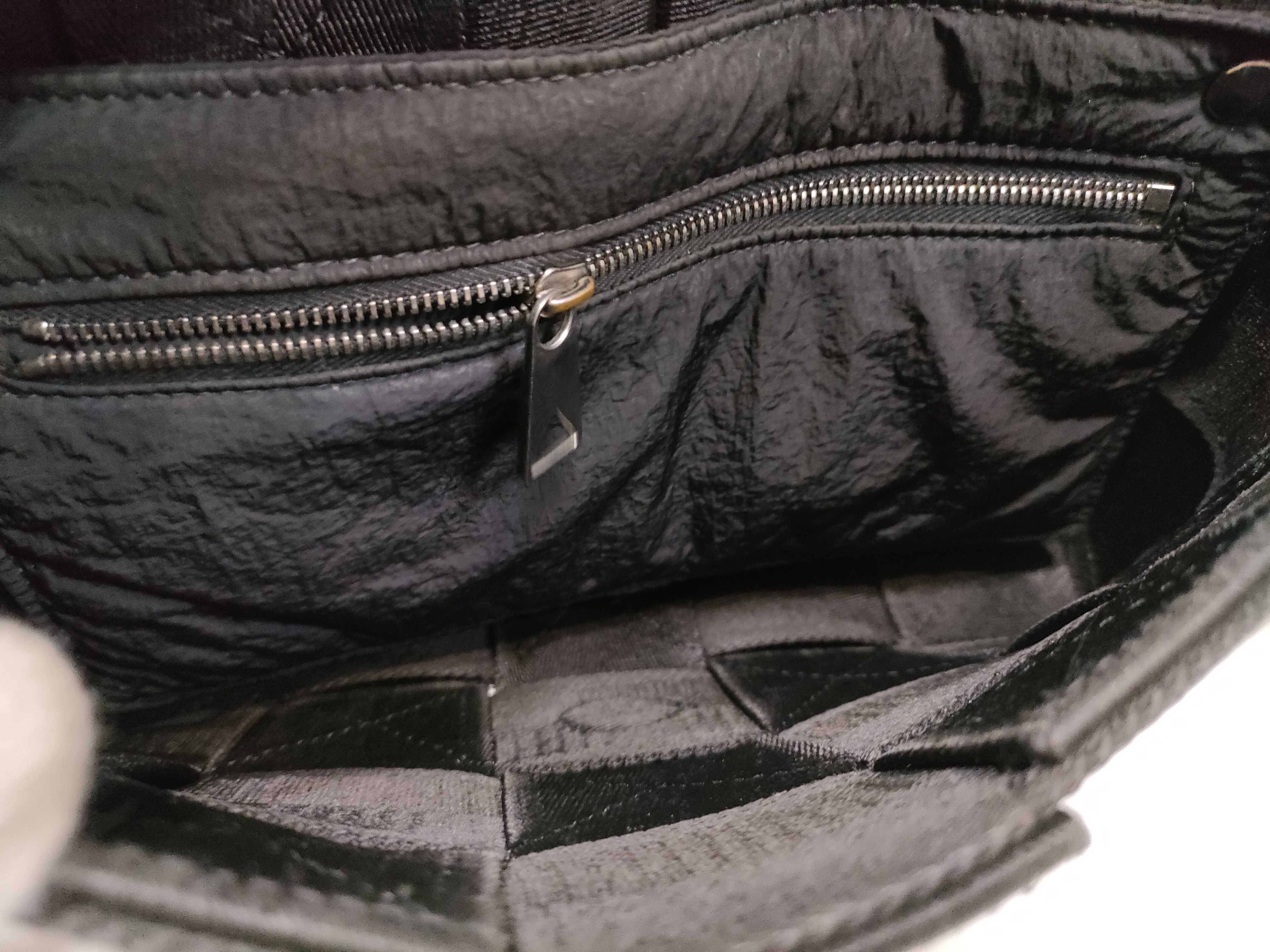 Intrecciato Bottega Cassette Canvas Maxi Intrecciato Shoulder Bag Black RFID Shoulder Bag — view 10