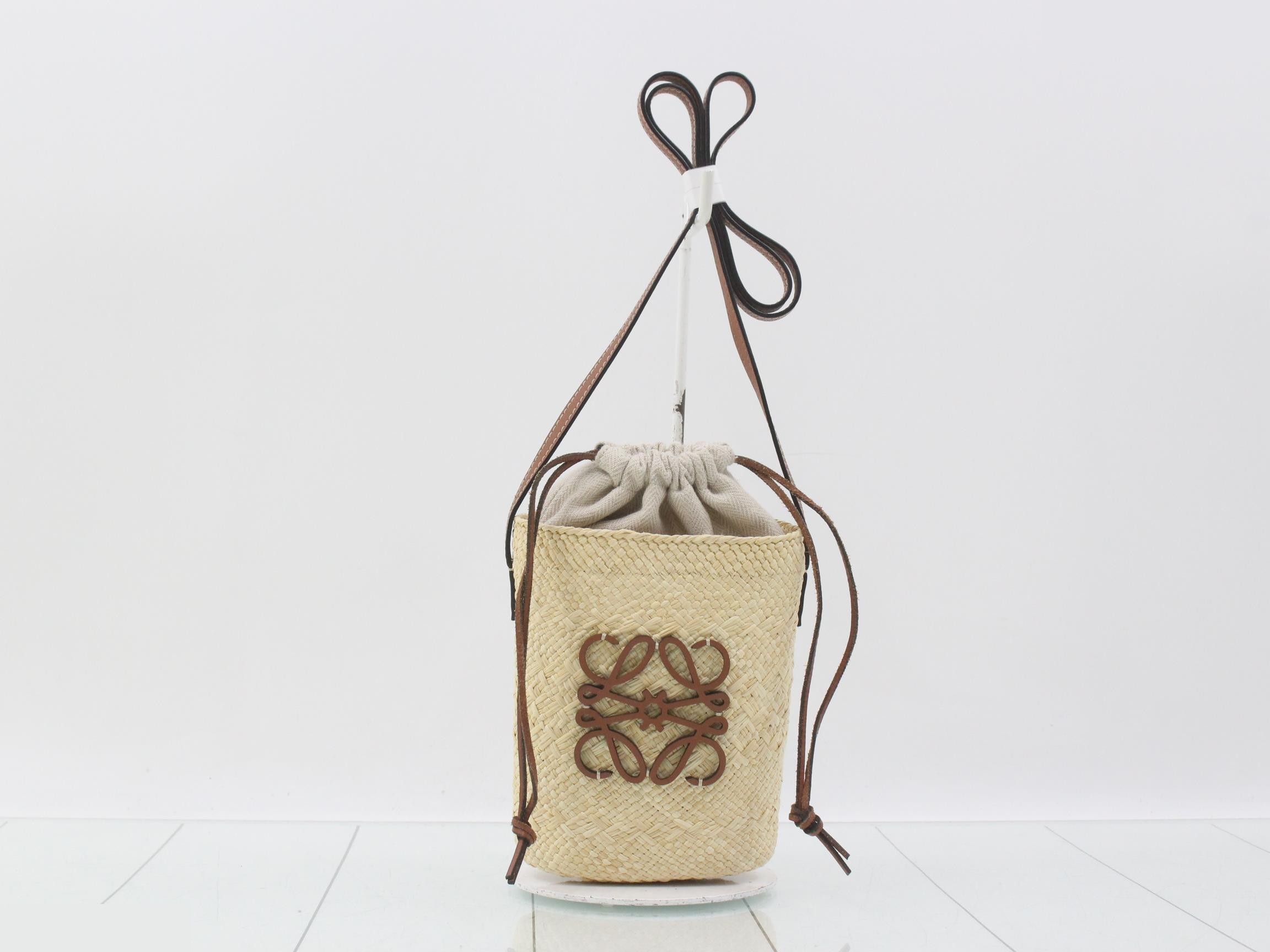 Other lines: Bags & Shoulder Bags, Square Pocket, Anagram, Ilaca Palm