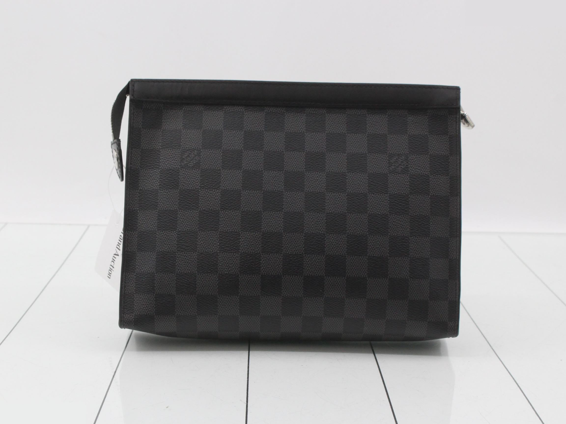 Damier Graphite Pochette Voyage MM Clutch Bag — view 2