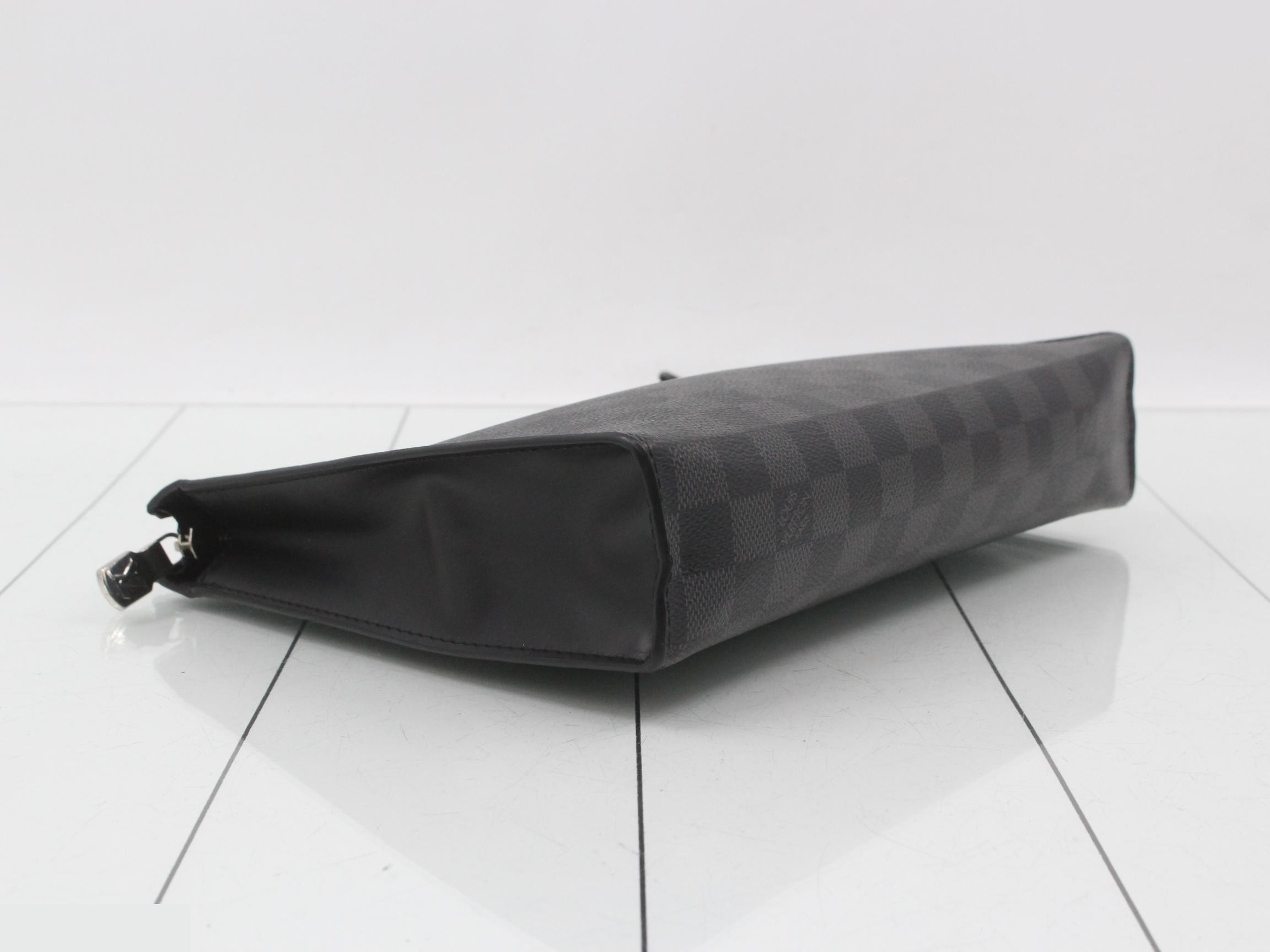 Damier Graphite Pochette Voyage MM Clutch Bag — view 5