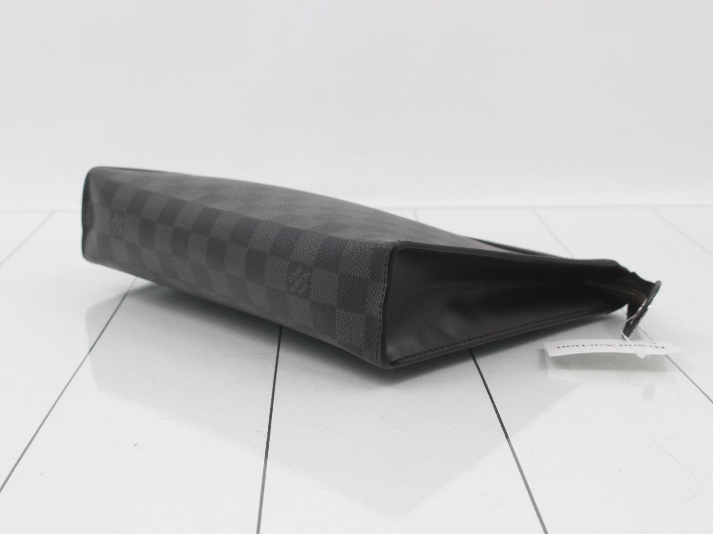 Damier Graphite Pochette Voyage MM Clutch Bag — view 6