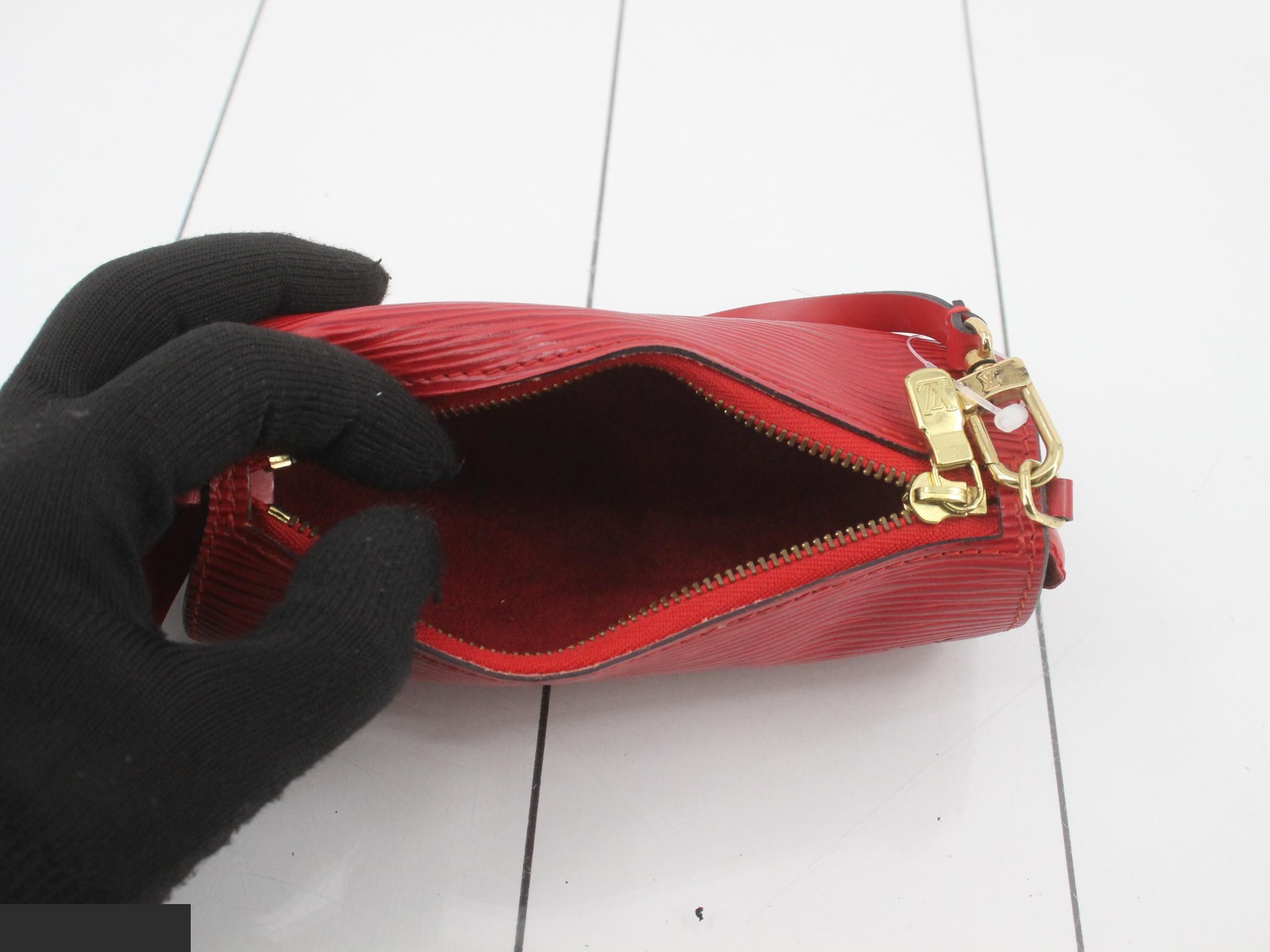 Papillon Pouch, Epi Leather, Castilian Red — view 4