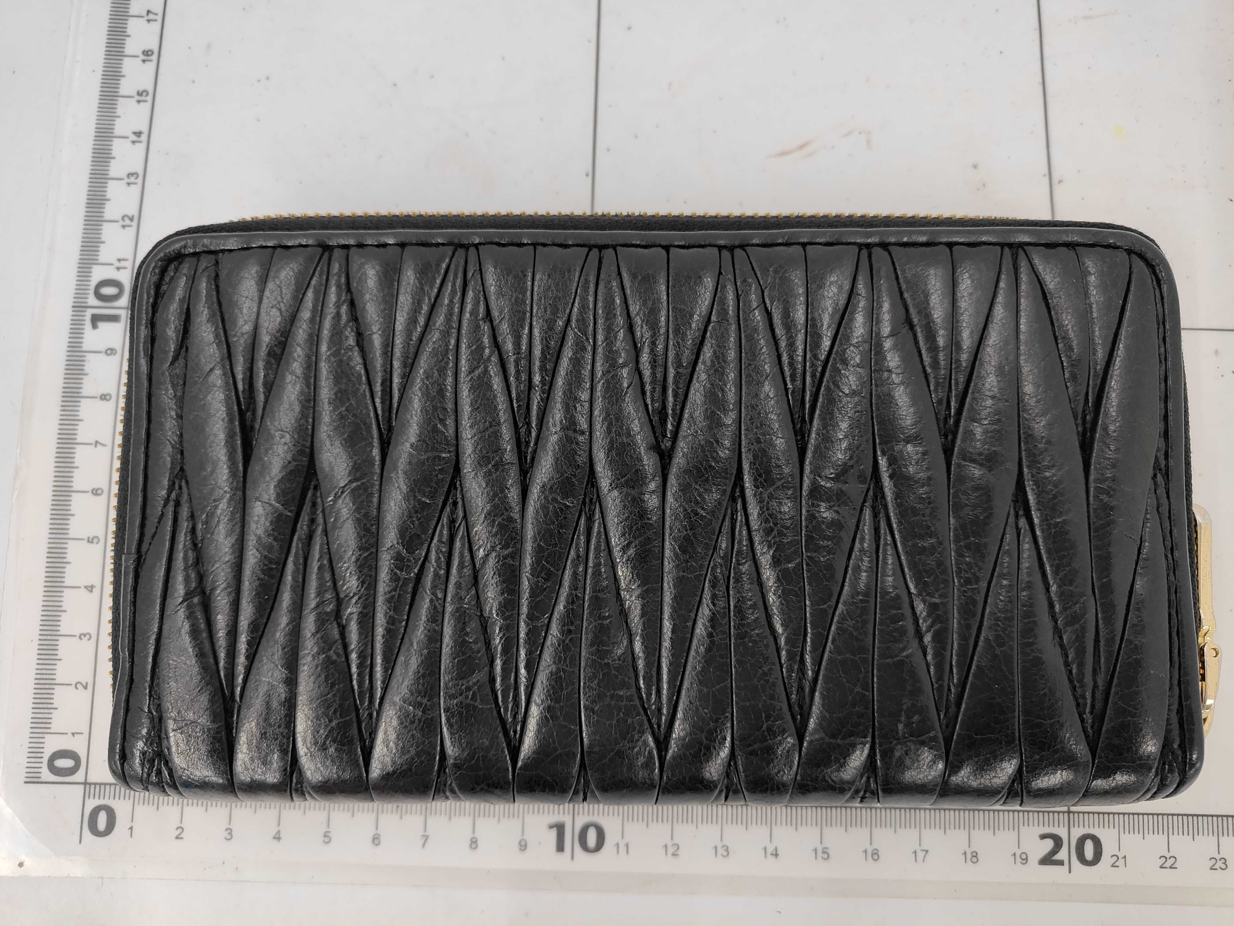 Matelassé Long Wallet, Round Zip, Leather, Black — view 2