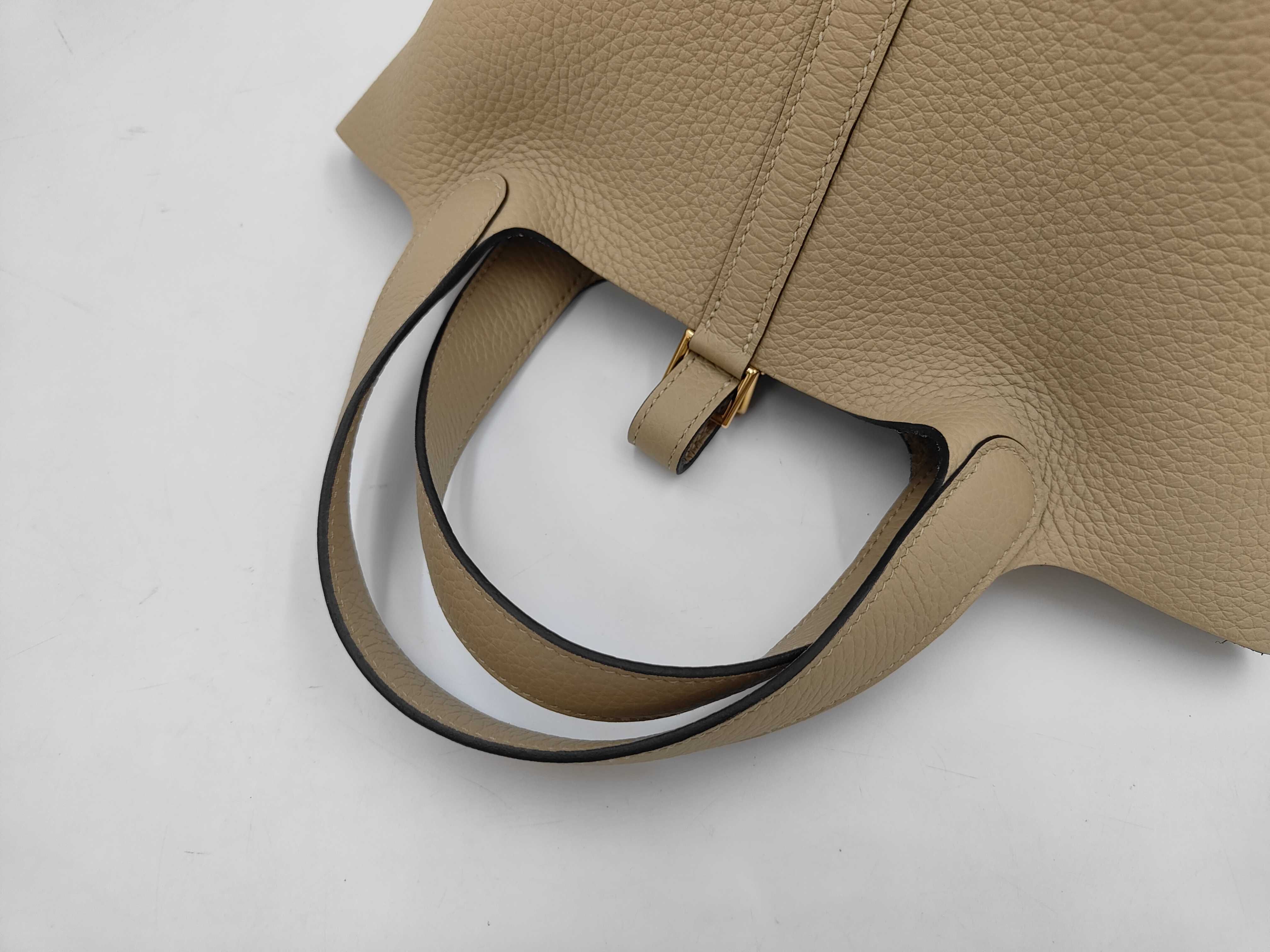 Picotin Lock 18 Trench Handbag, Taurillon Clemence Leather, Gold Hardware, K Stamp — view 6