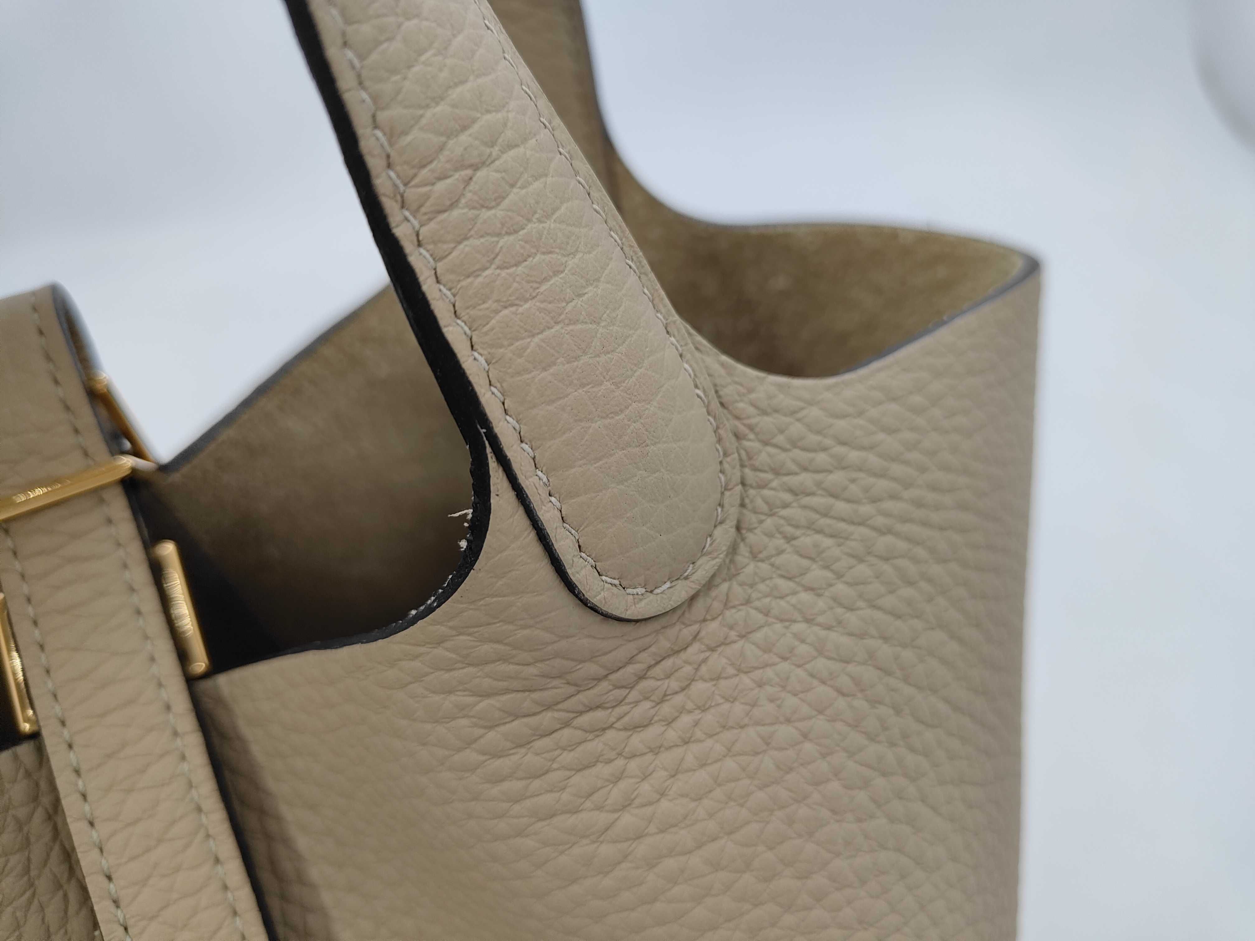 Picotin Lock 18 Trench Handbag, Taurillon Clemence Leather, Gold Hardware, K Stamp — view 7